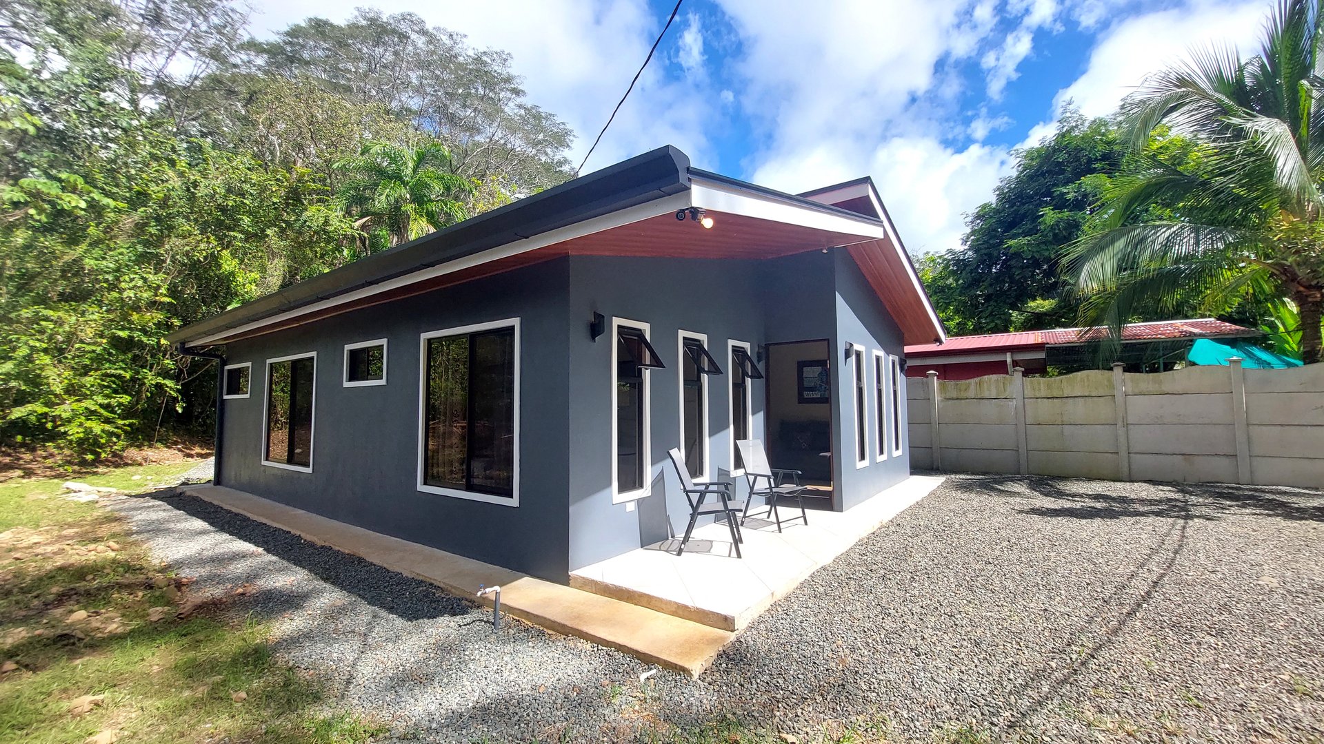 Affordable Home in Hatillo – Just 5 Minutes from Playa Dominical & Playa Linda