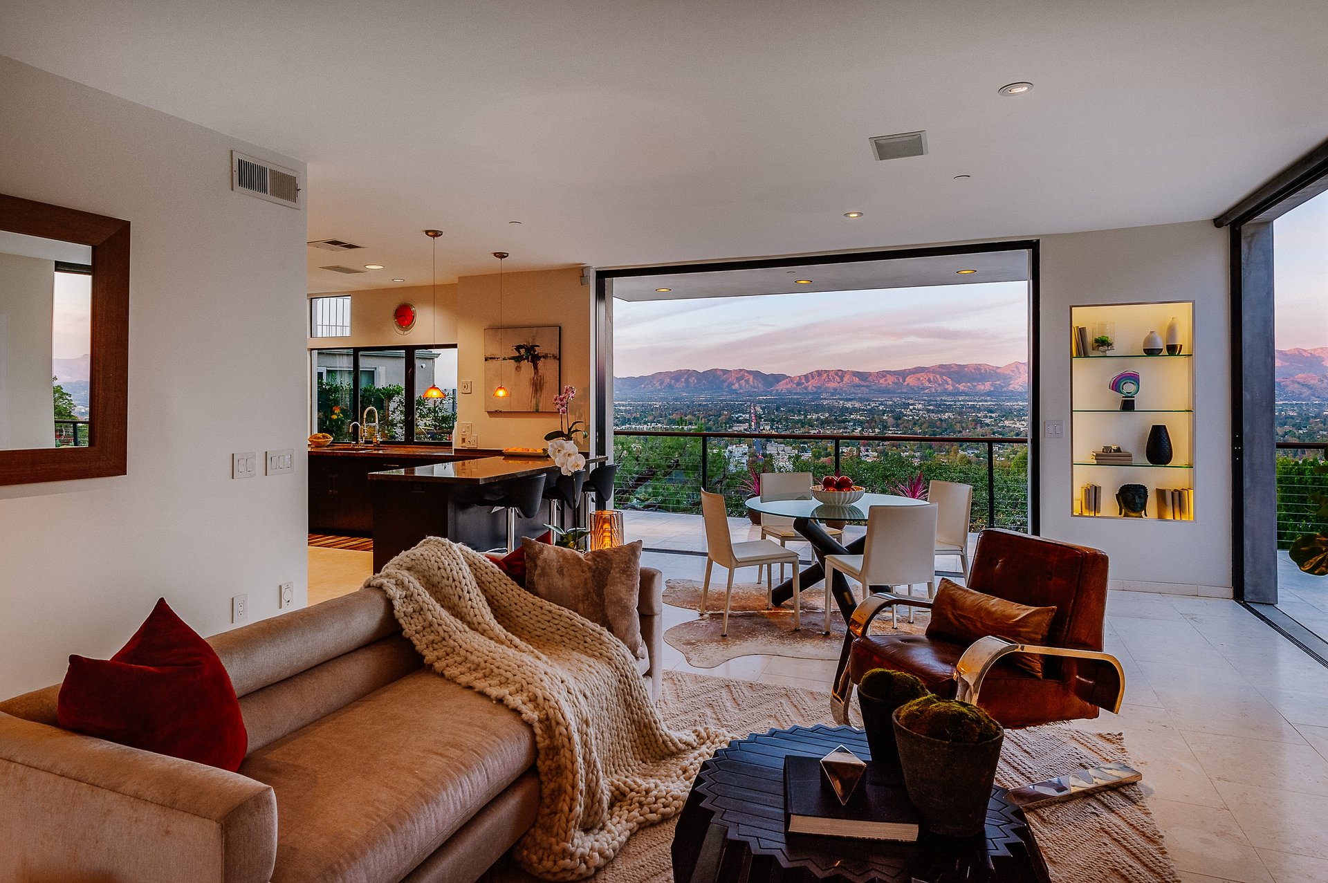3704 Sunswept Dr