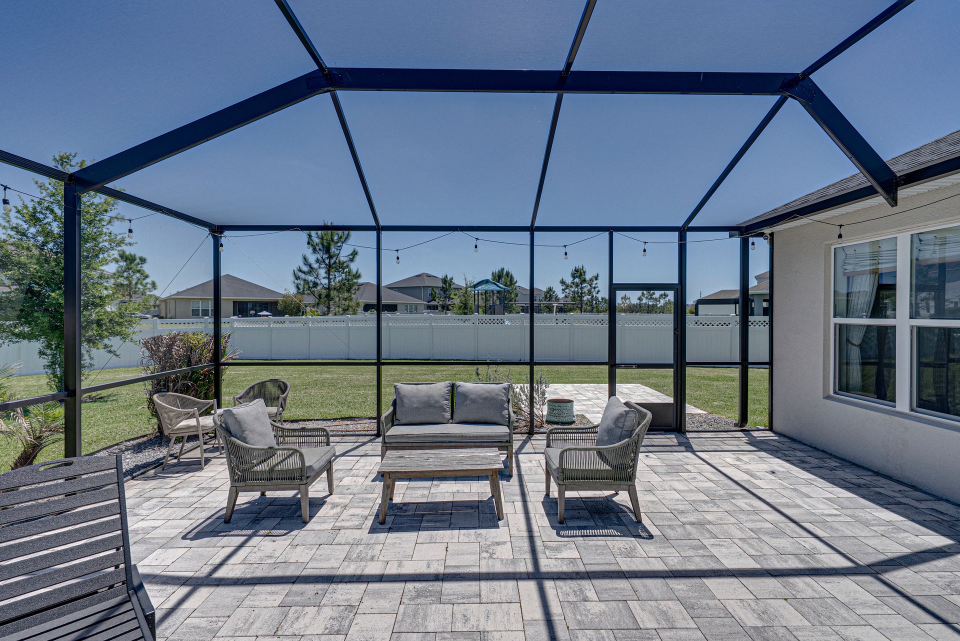 6883 BRADBURY CIR