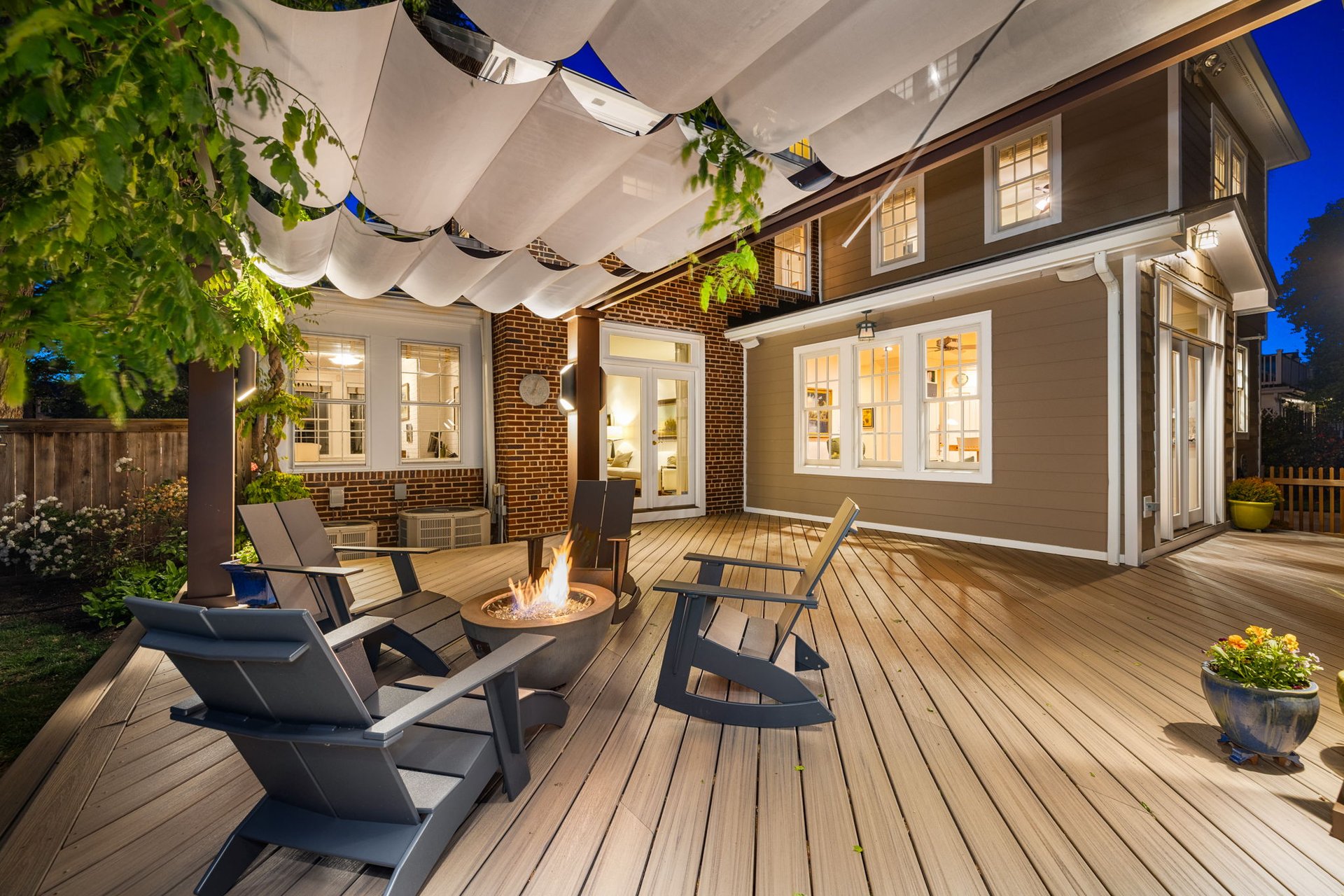 22 W OAK STREET