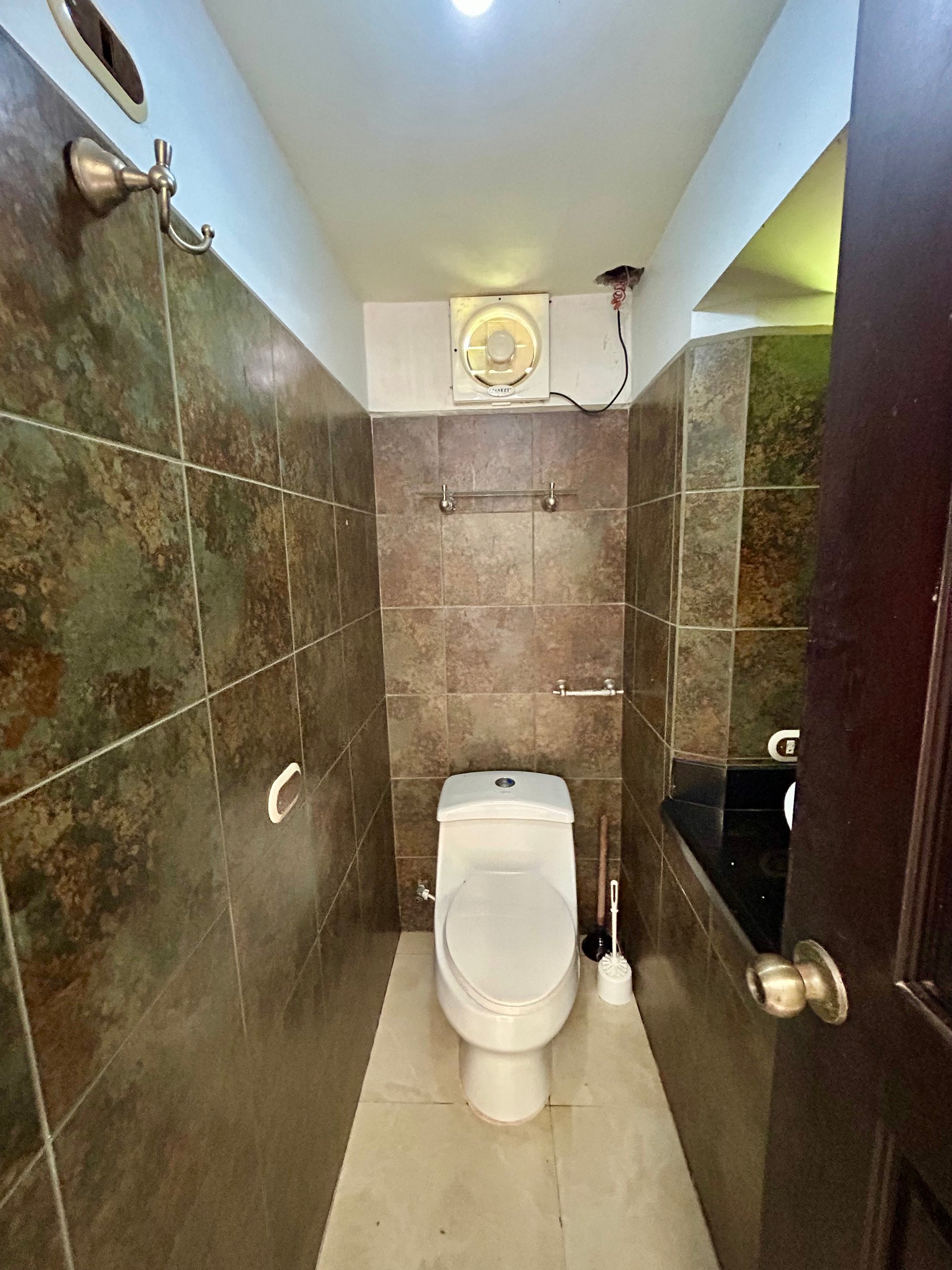 Fixer-Upper Home with an studio Office in Palmar Norte on a 7.58 Acres Property
