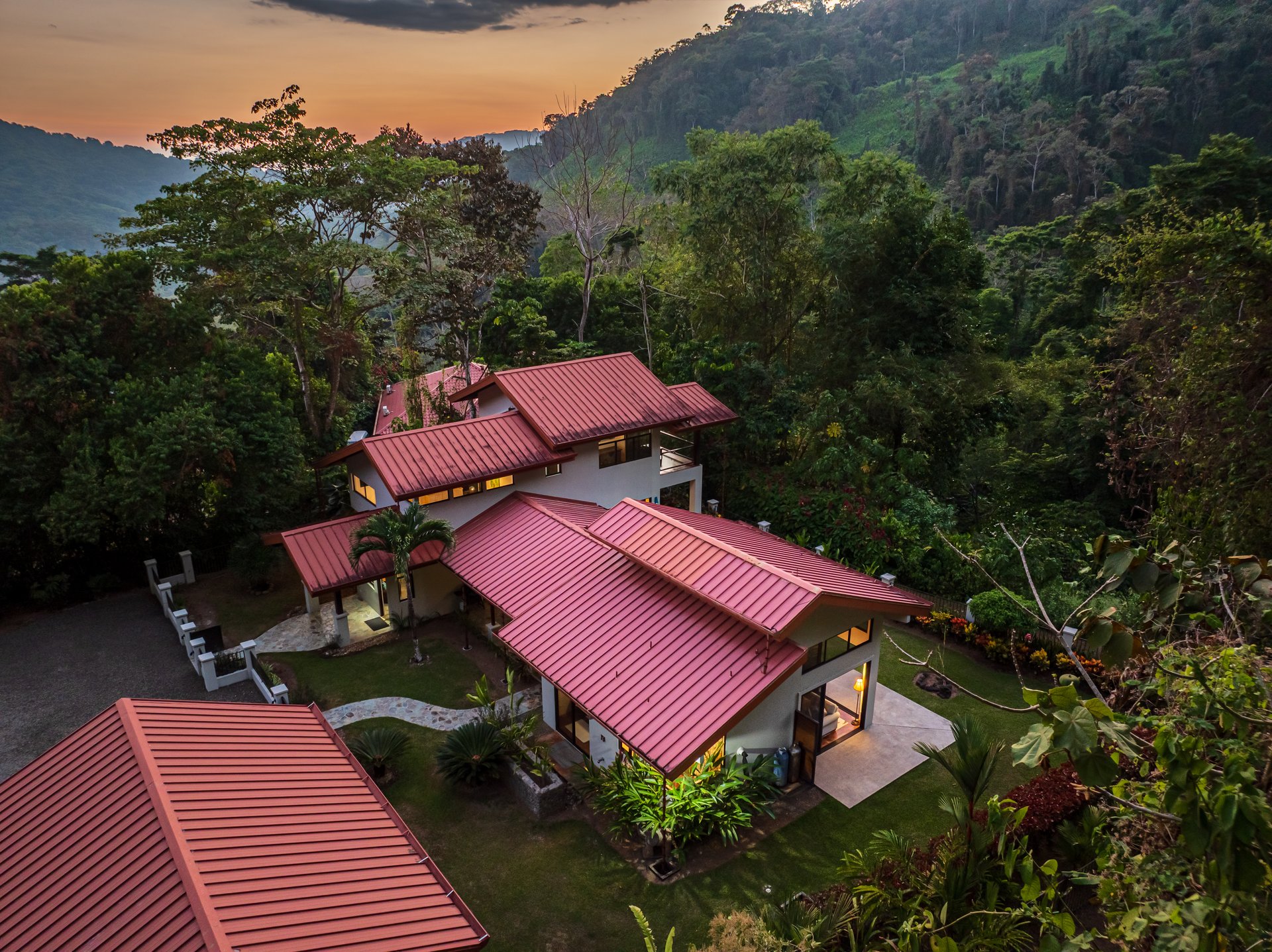 Stunning Waterfall Home + Guest Casita - Cascada Azul