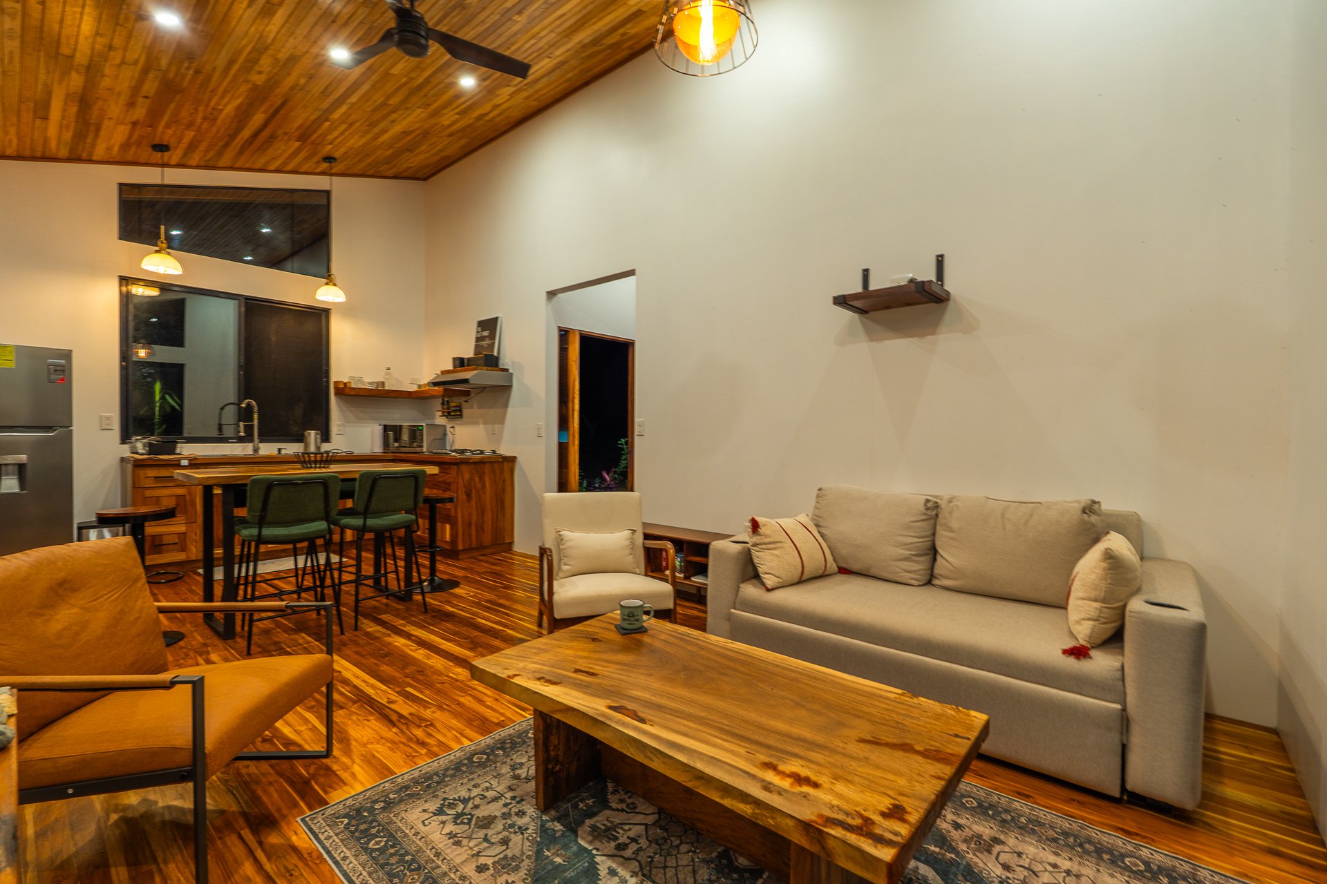 Costa Rica Mountain Retreat – 1.8 ha with Luxury Cabin, Private Lake & Riverfront