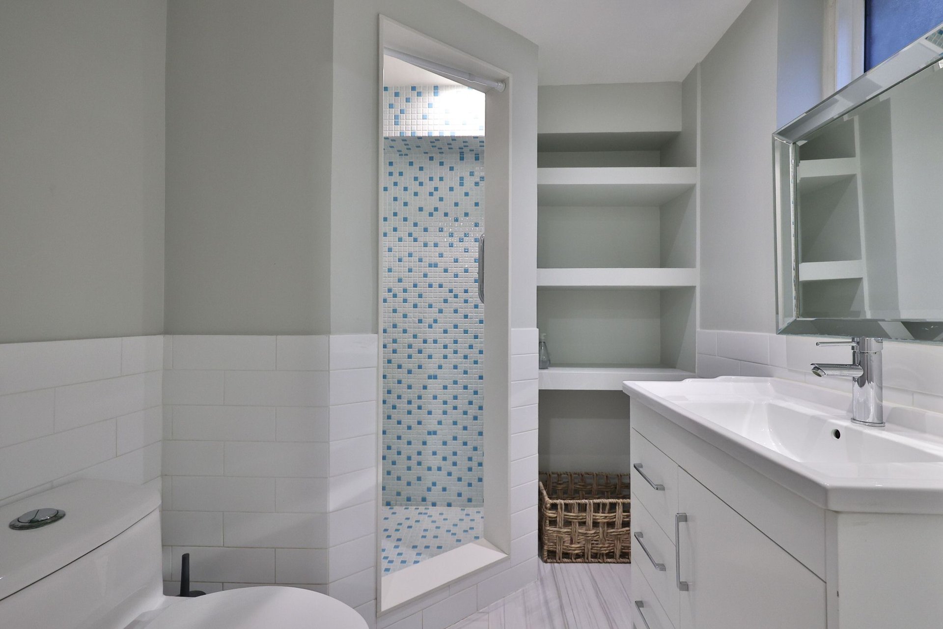 1439 Larchview Trail