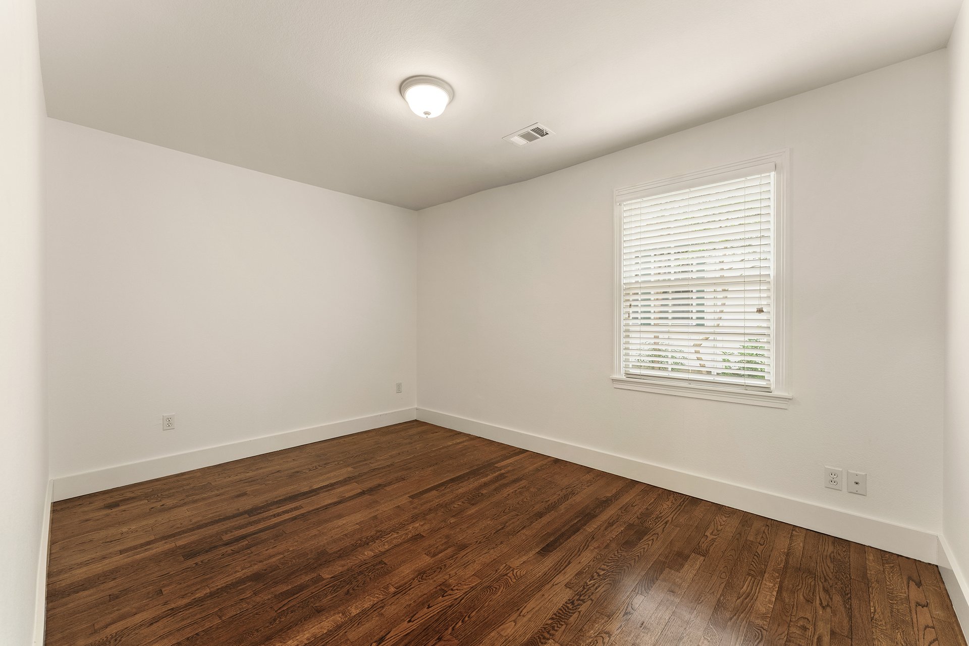 1204 W 22 1/2 ST