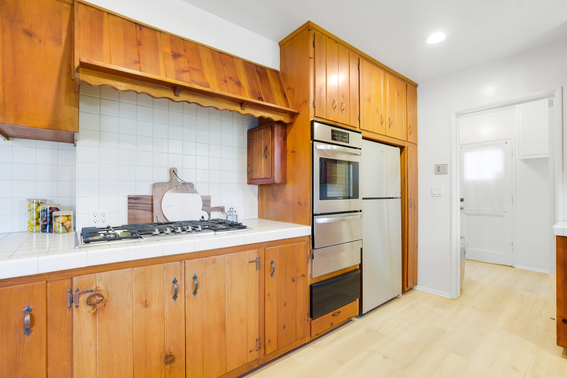 Melba Ave, 91367