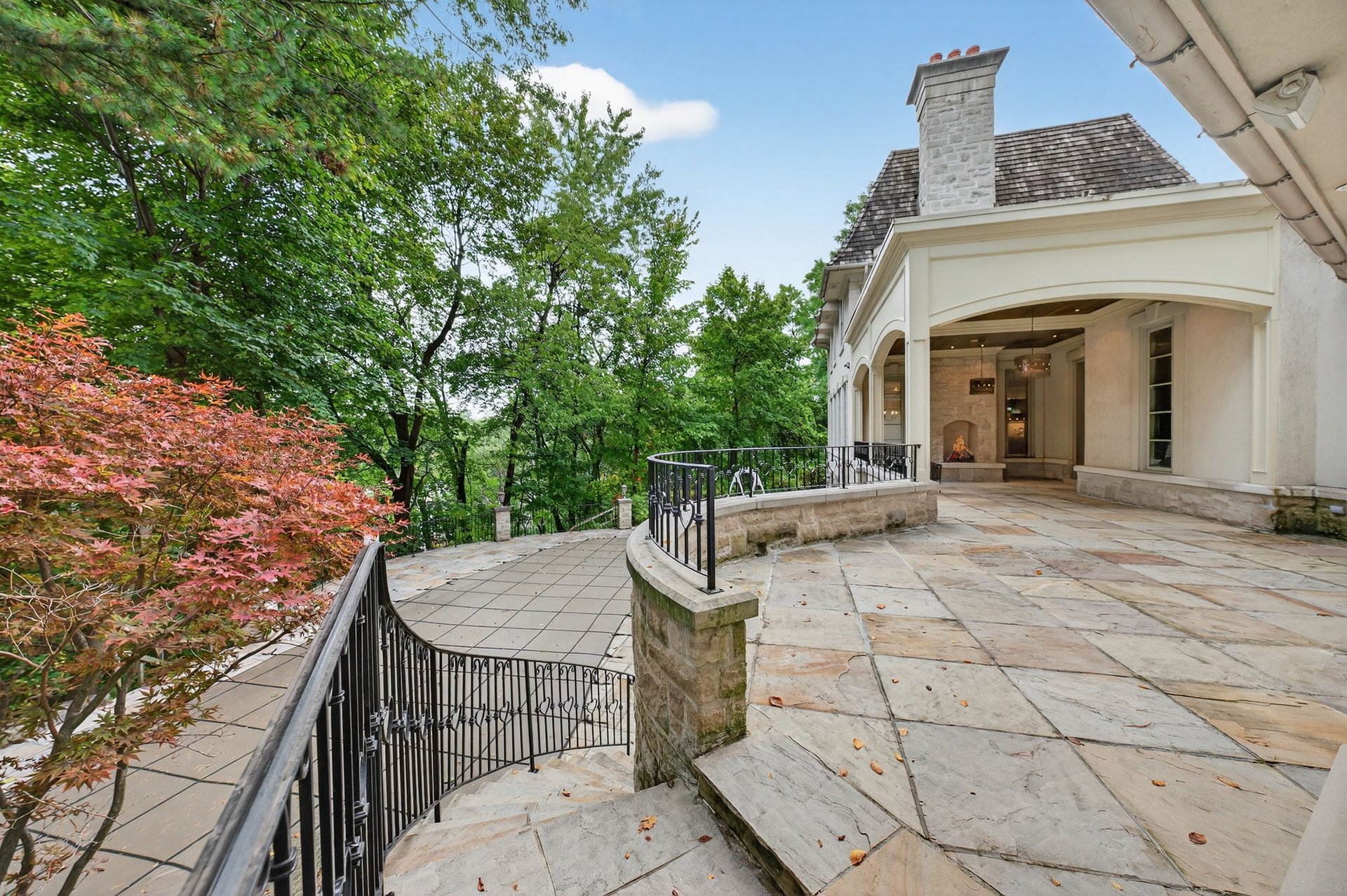 Backs Onto Ravine!