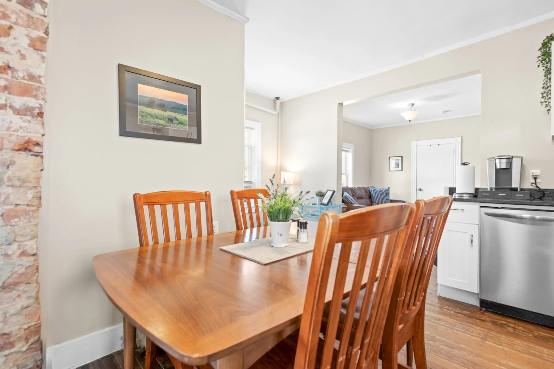 First Floor Apartment Near the Cliff Walk and More