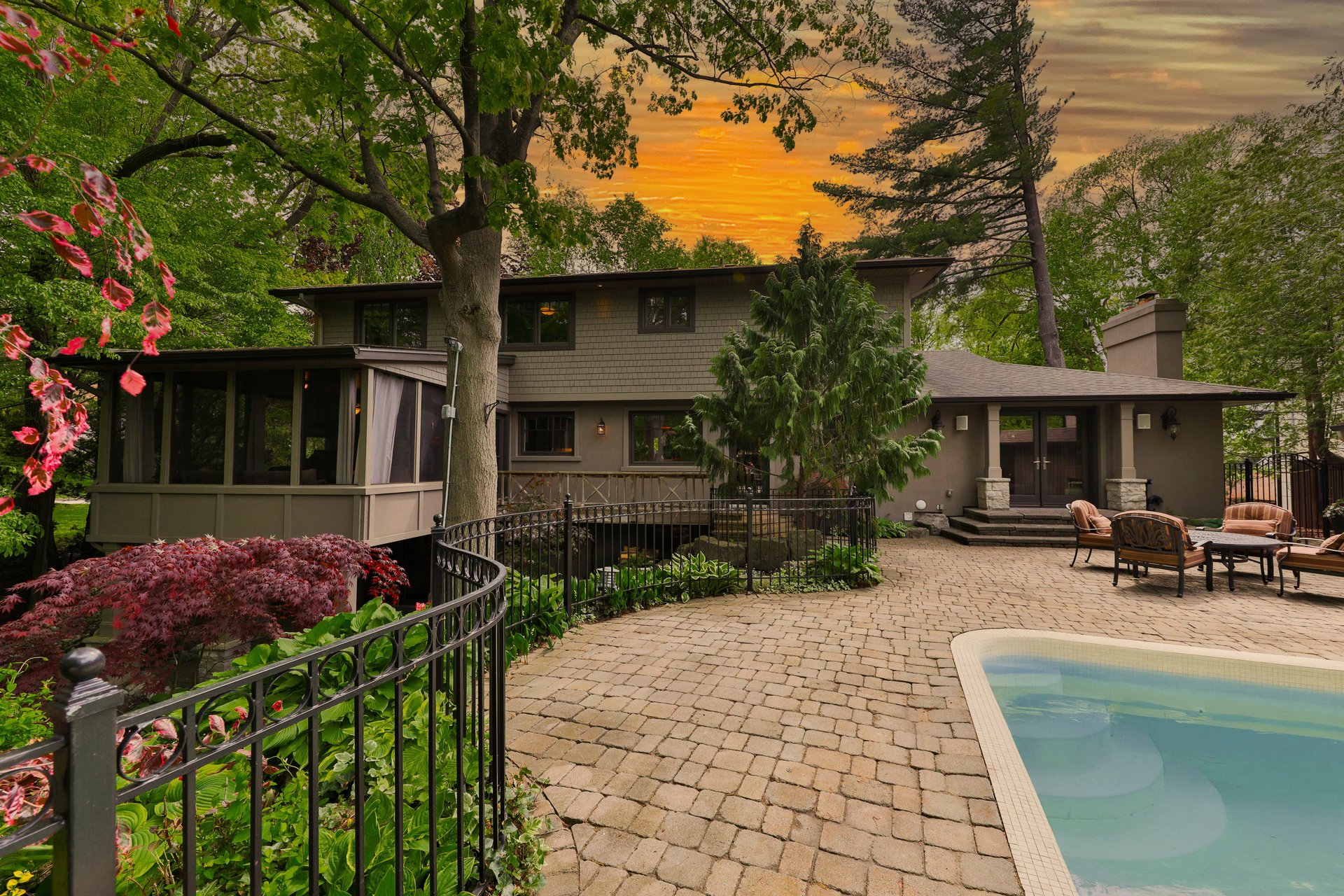 1293 Greenoaks Dr
