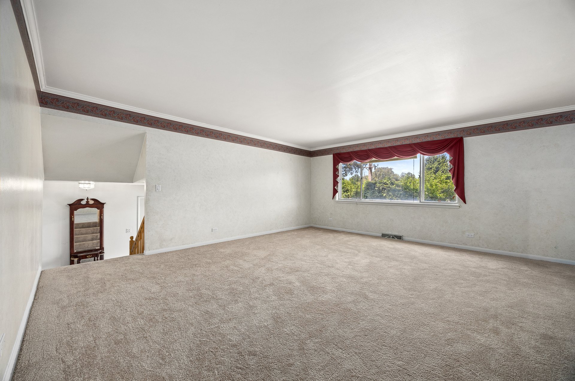 6308 MacArthur Dr, Woodridge