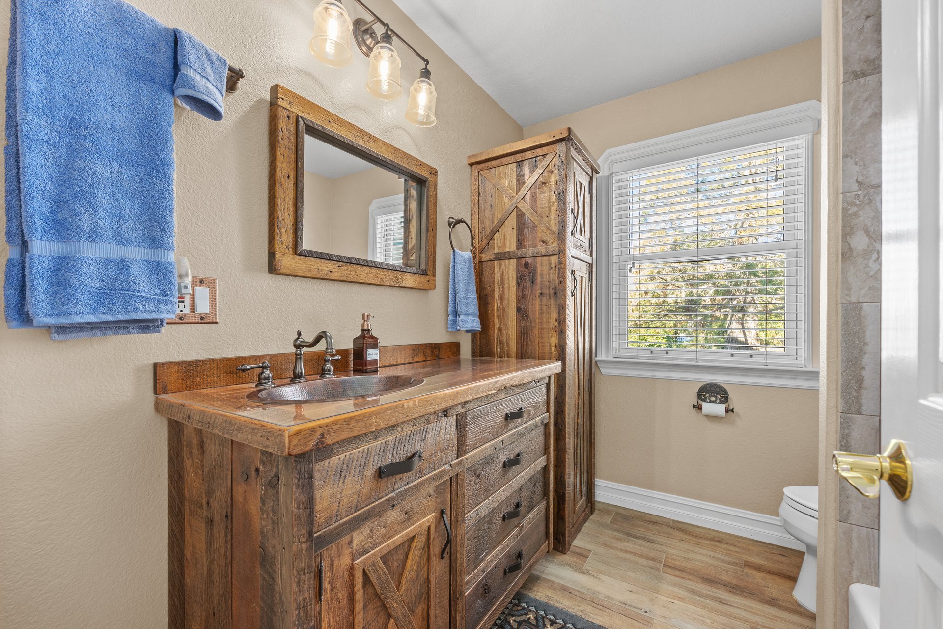 Equestrian Estate in Bear Valley Springs: 25820 Skyline Drive