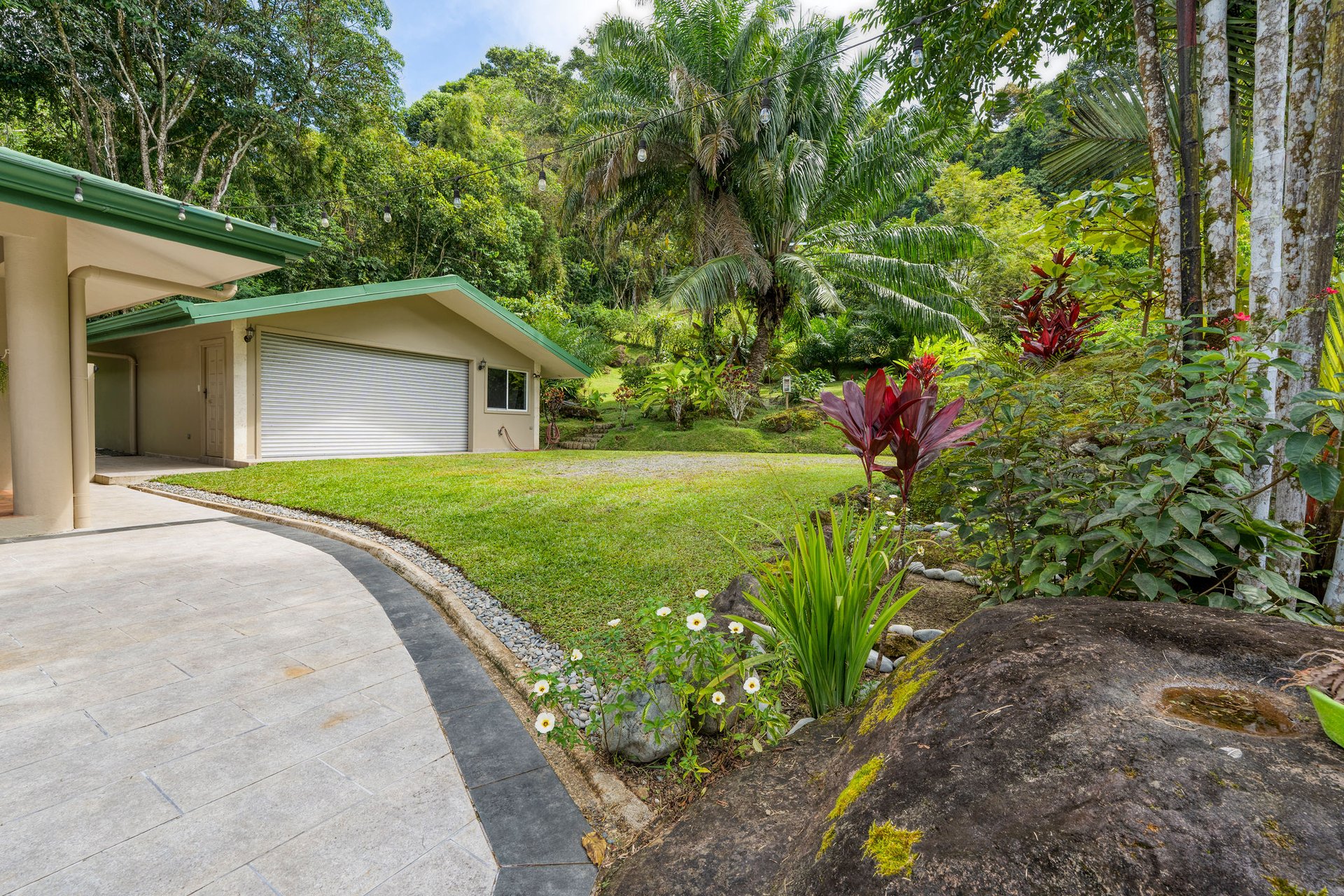 CASA TRANQUILA IN LAGUNAS – HOME, GUEST SUITE, SALON, AND GARAGE WITH WORKSHOP