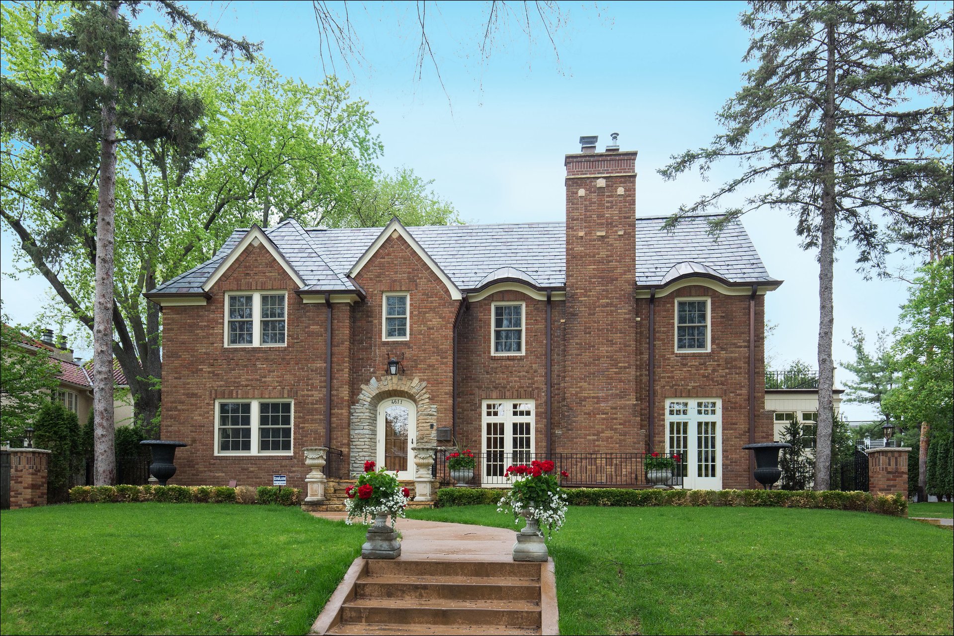 Exterior of a luxury single-family home in Edina Minnesota