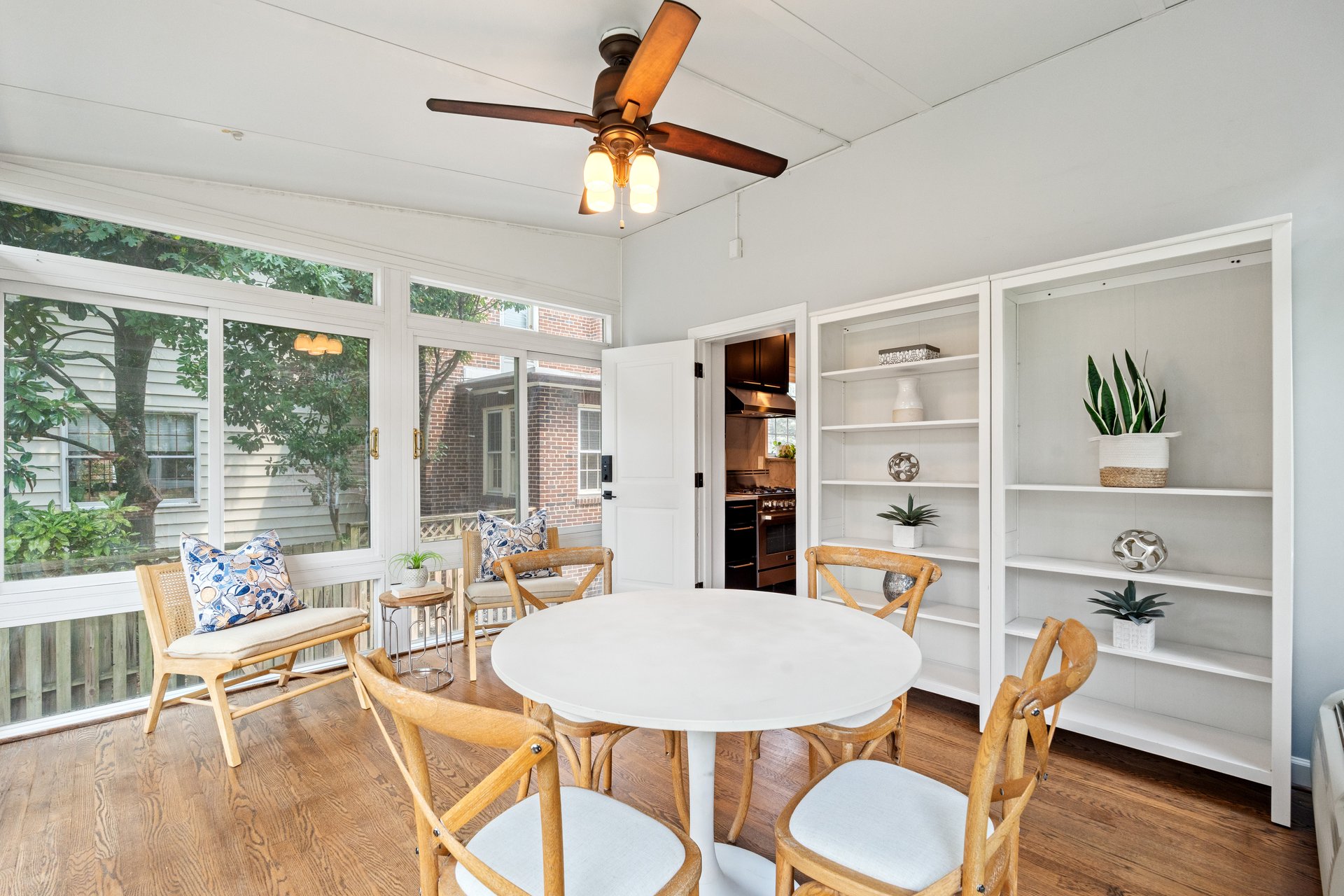 21 W Oak Street
