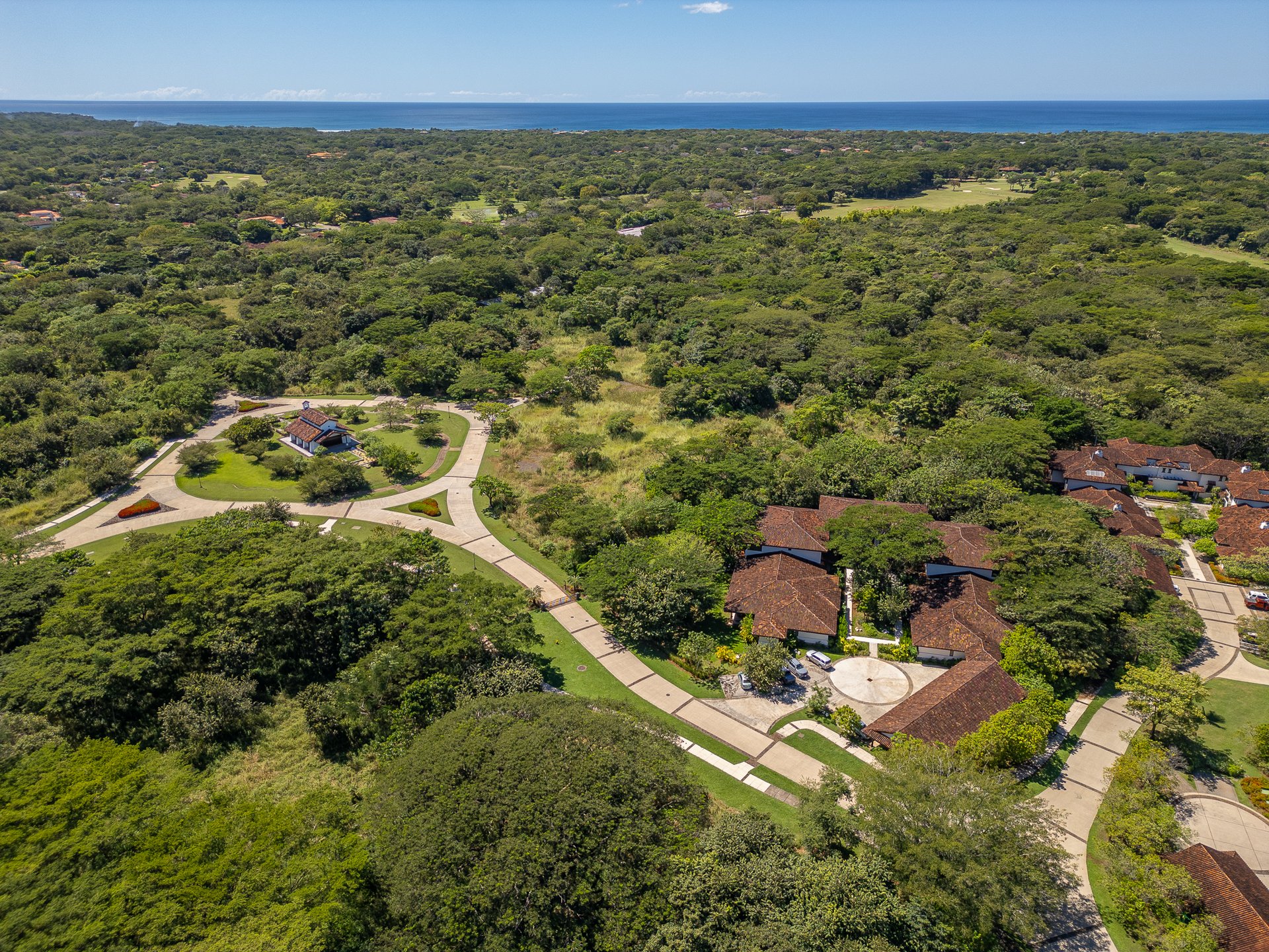 Malinches 27 A/B | Turnkey 6-Bedroom Duplex Investment in Hacienda Pinilla
