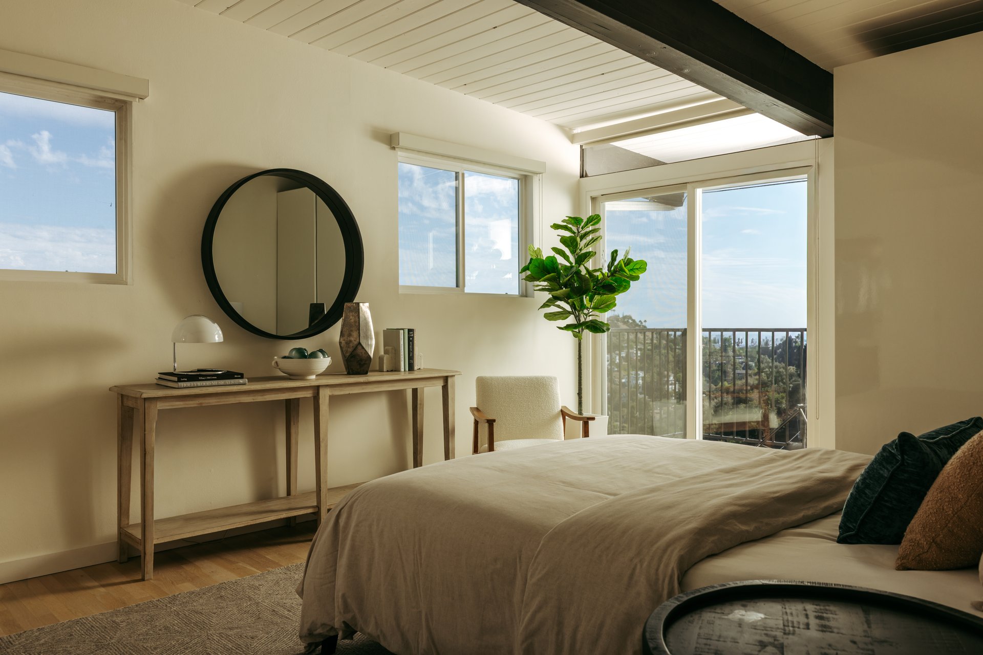 2808 Lambert Dr, Hollywood Hills 
