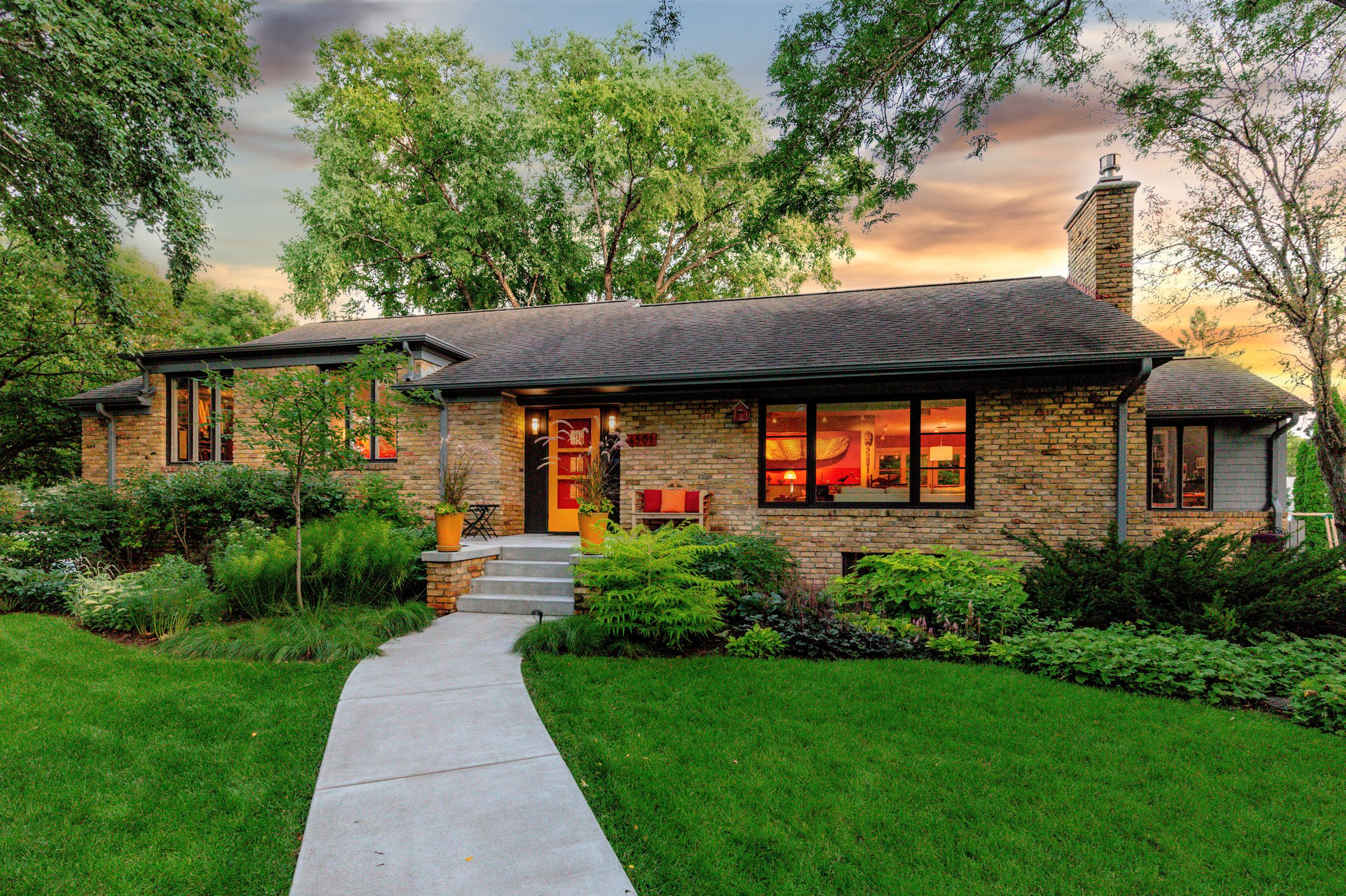Stunning Mid-Century Modern Oasis