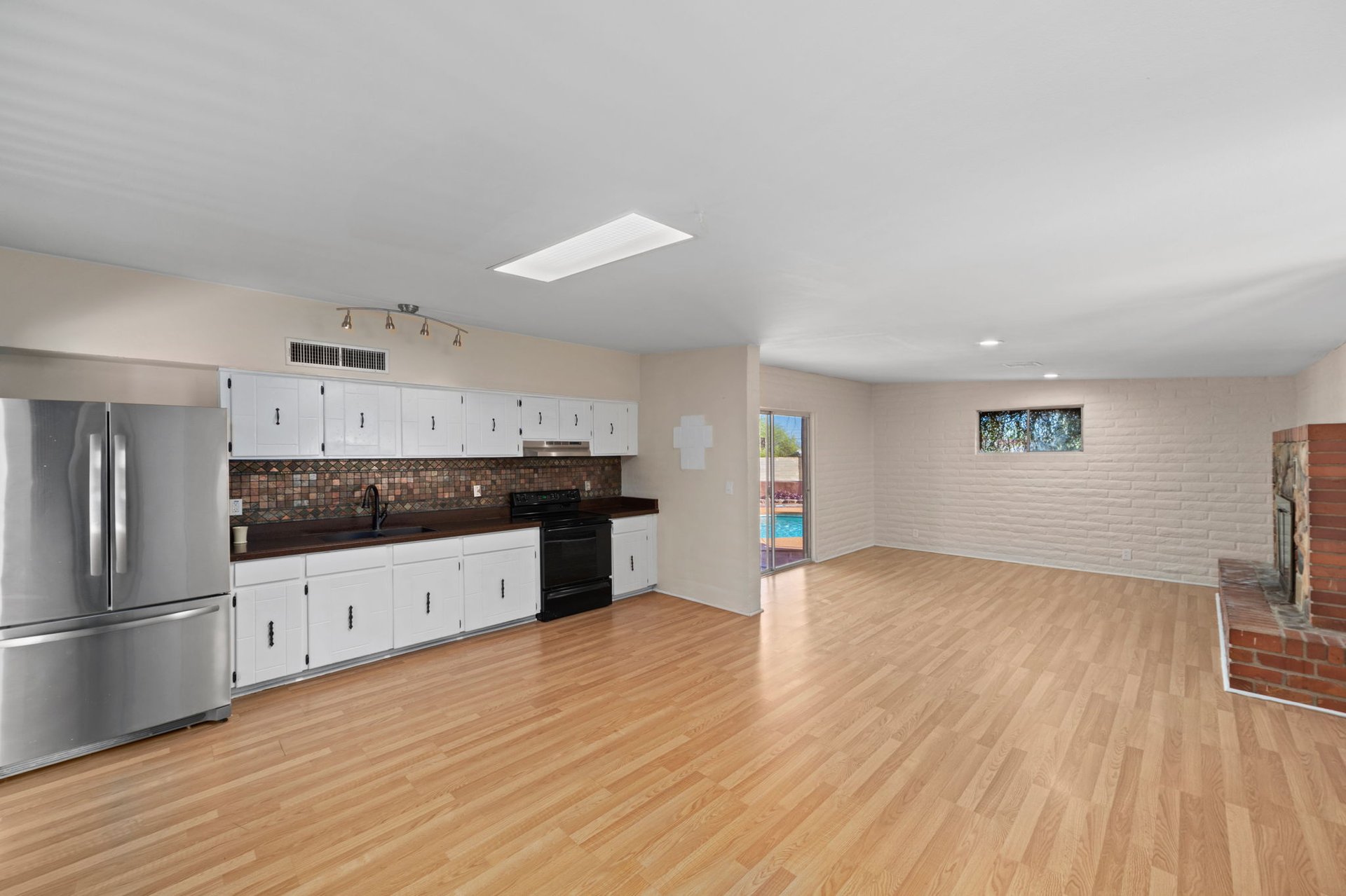 2540 S Marianne
