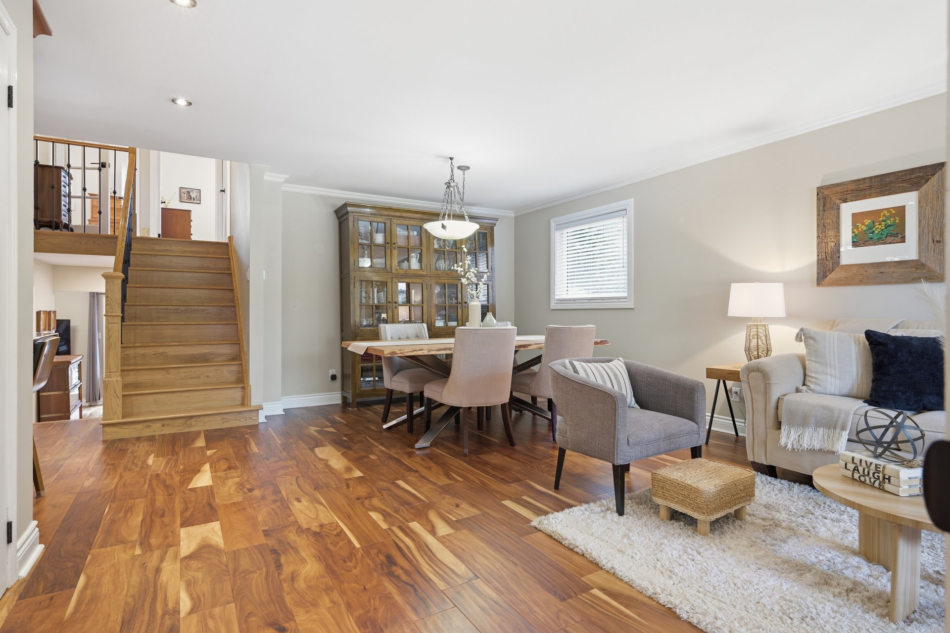 Spacious River Oaks Backsplit
