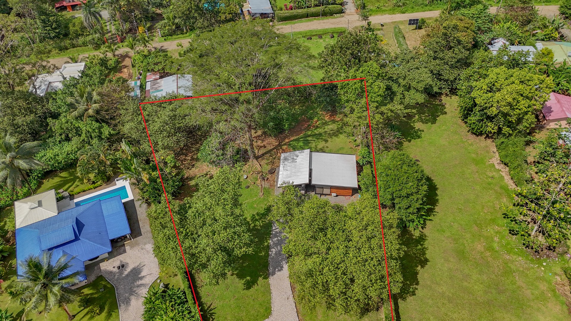 Charming 2-Bedroom Home in the Heart of Ojochal – Privacy, Convenience, and Opportunity Await!