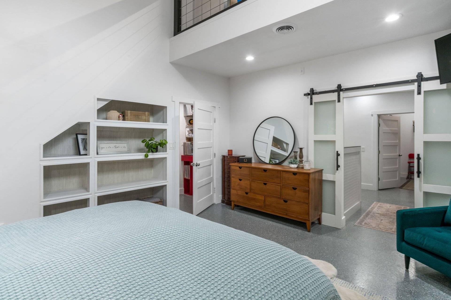 Unique Residential/Commercial Property - 180 Henly LOOP