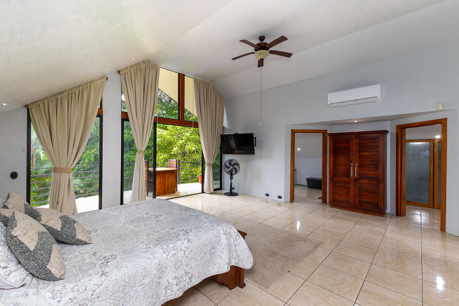 Affordable Home with a Pool in Manuel Antonio - 4 bedrooms