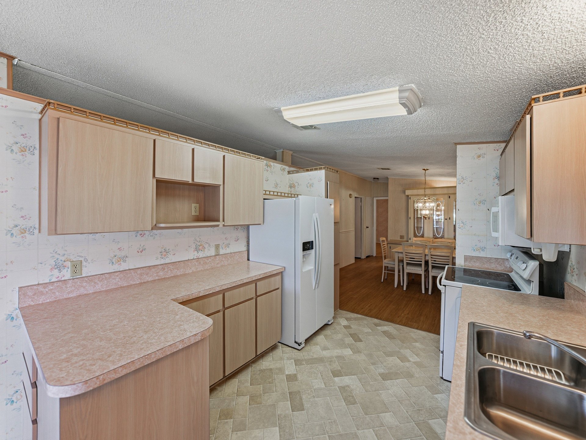 3822 DAMIAN DR