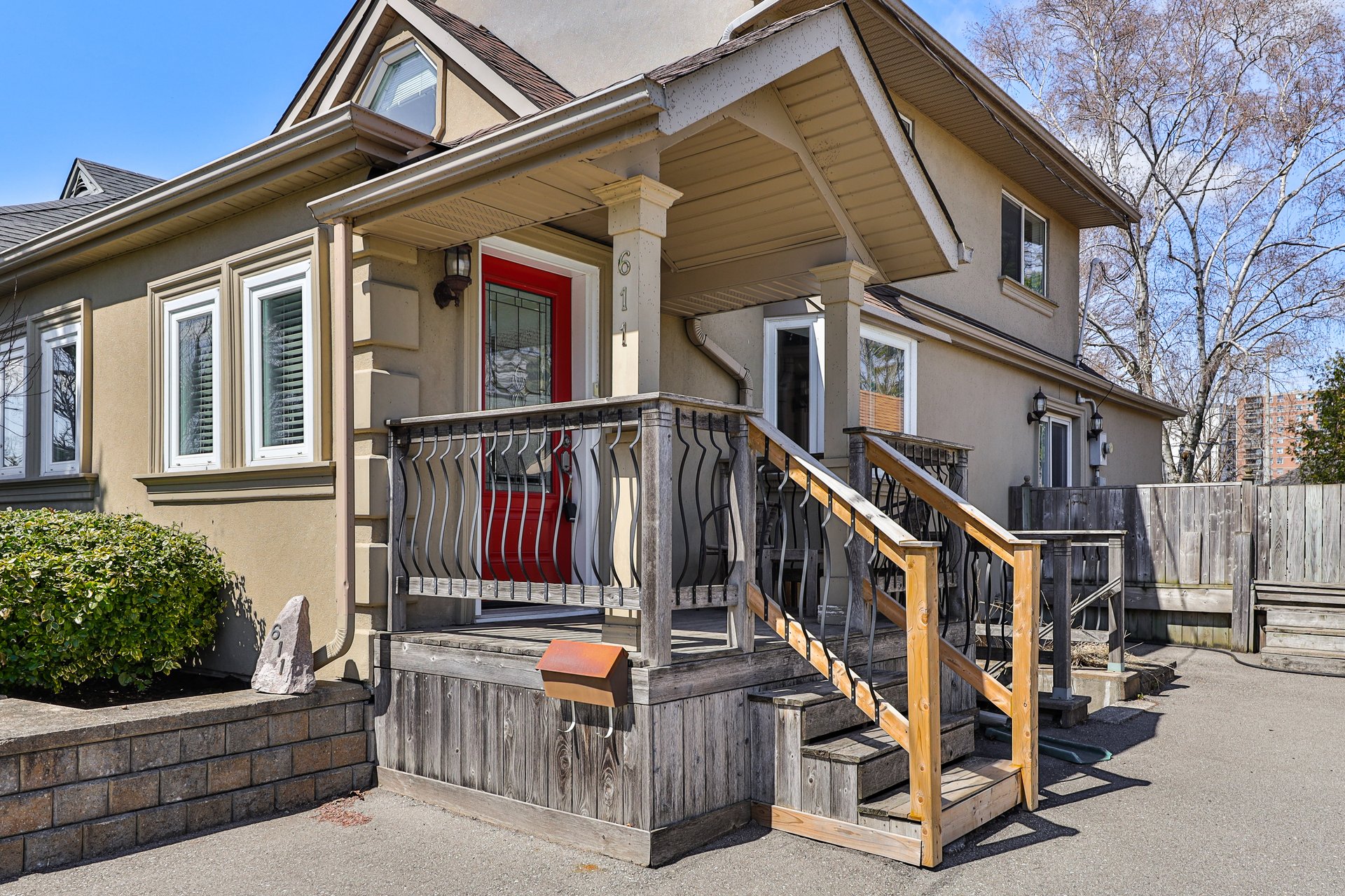 611 Byngmount Ave