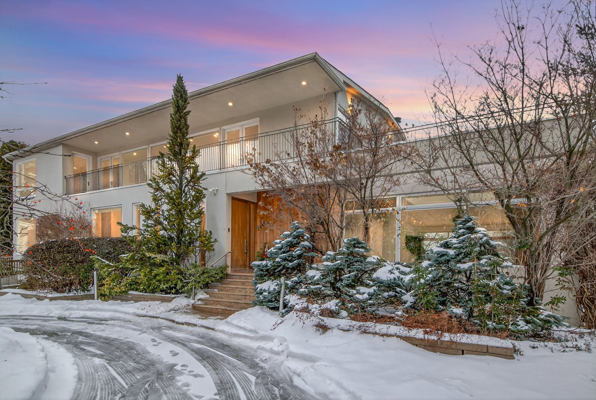 SOLD: Sophisticated & Architecturally Bold