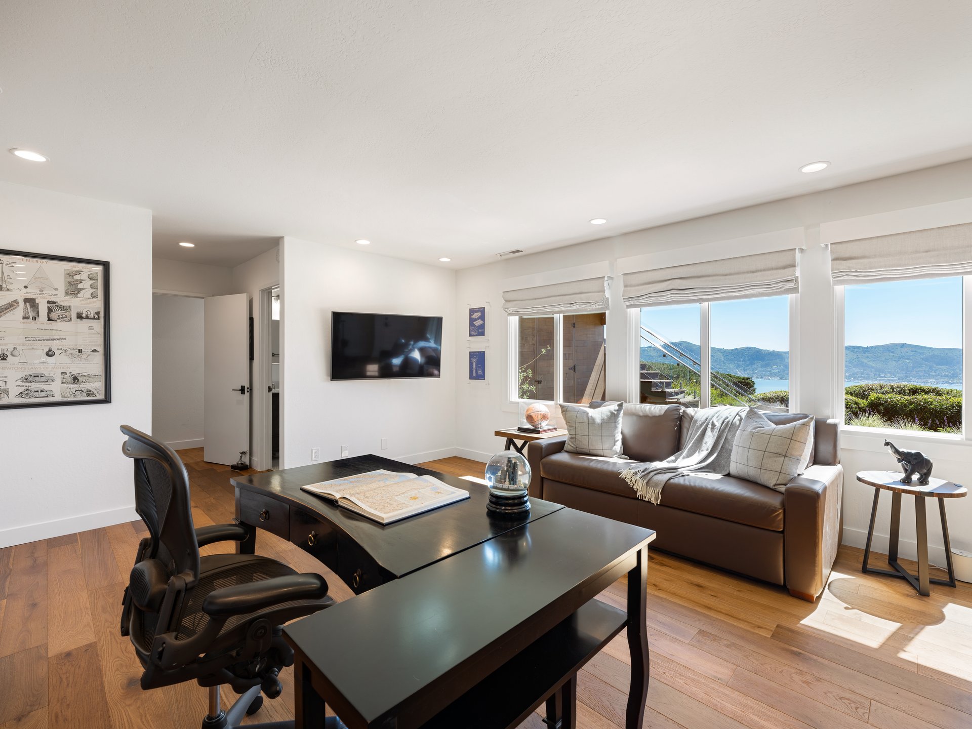 Stylish and Chic Mount Tiburon Retreat 
