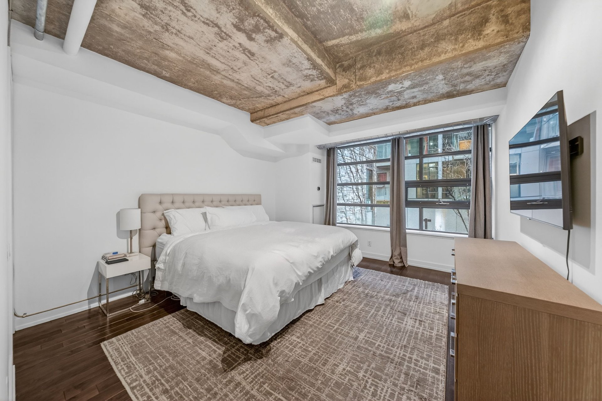  SOLD: In The Heart Of Vibrant King West