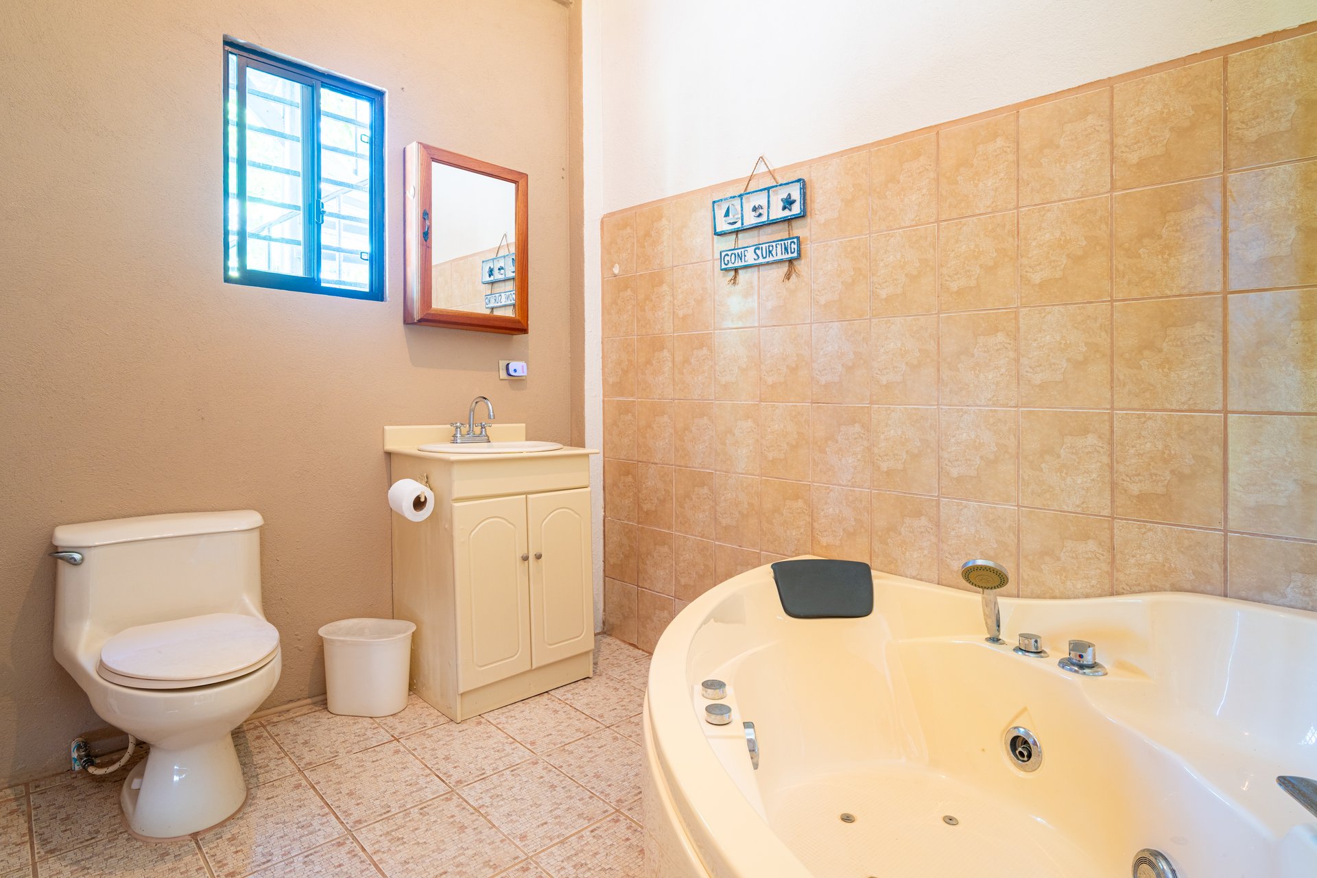 Casa Brisa de La Playa, 2 Bedroom Home Just Steps From the Beach!