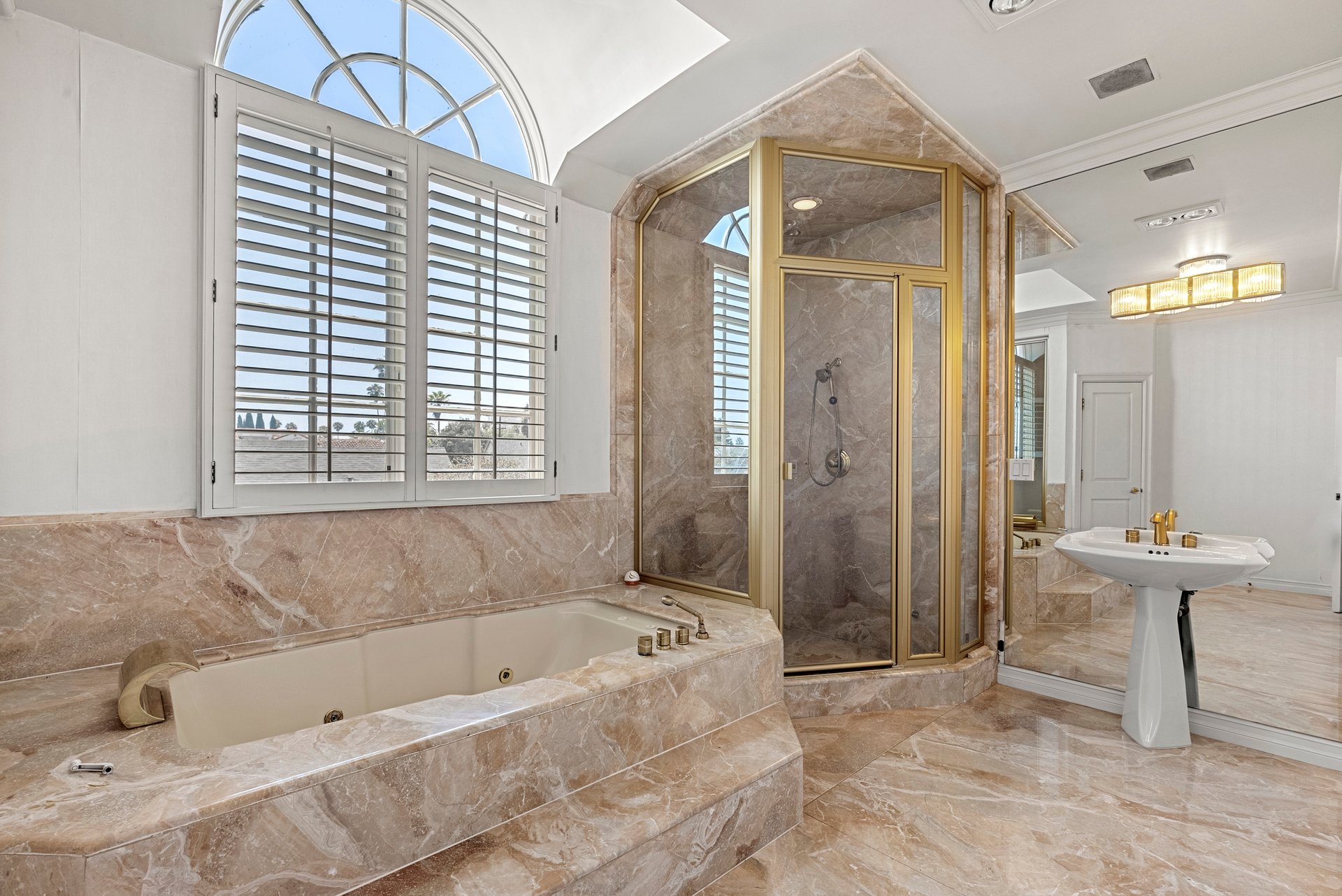 201 N Palm Dr, Beverly Hills 