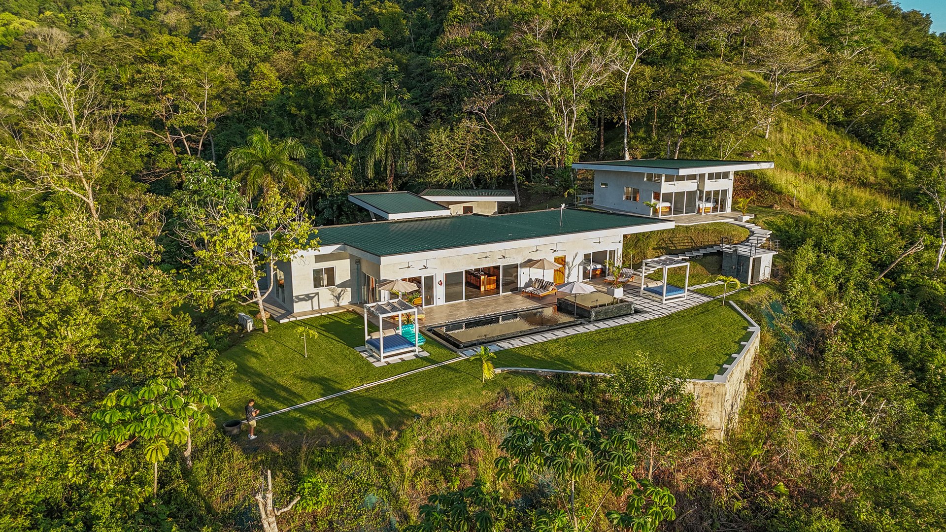 17 Acres Private Estate With Two Homes With Panoramic Views