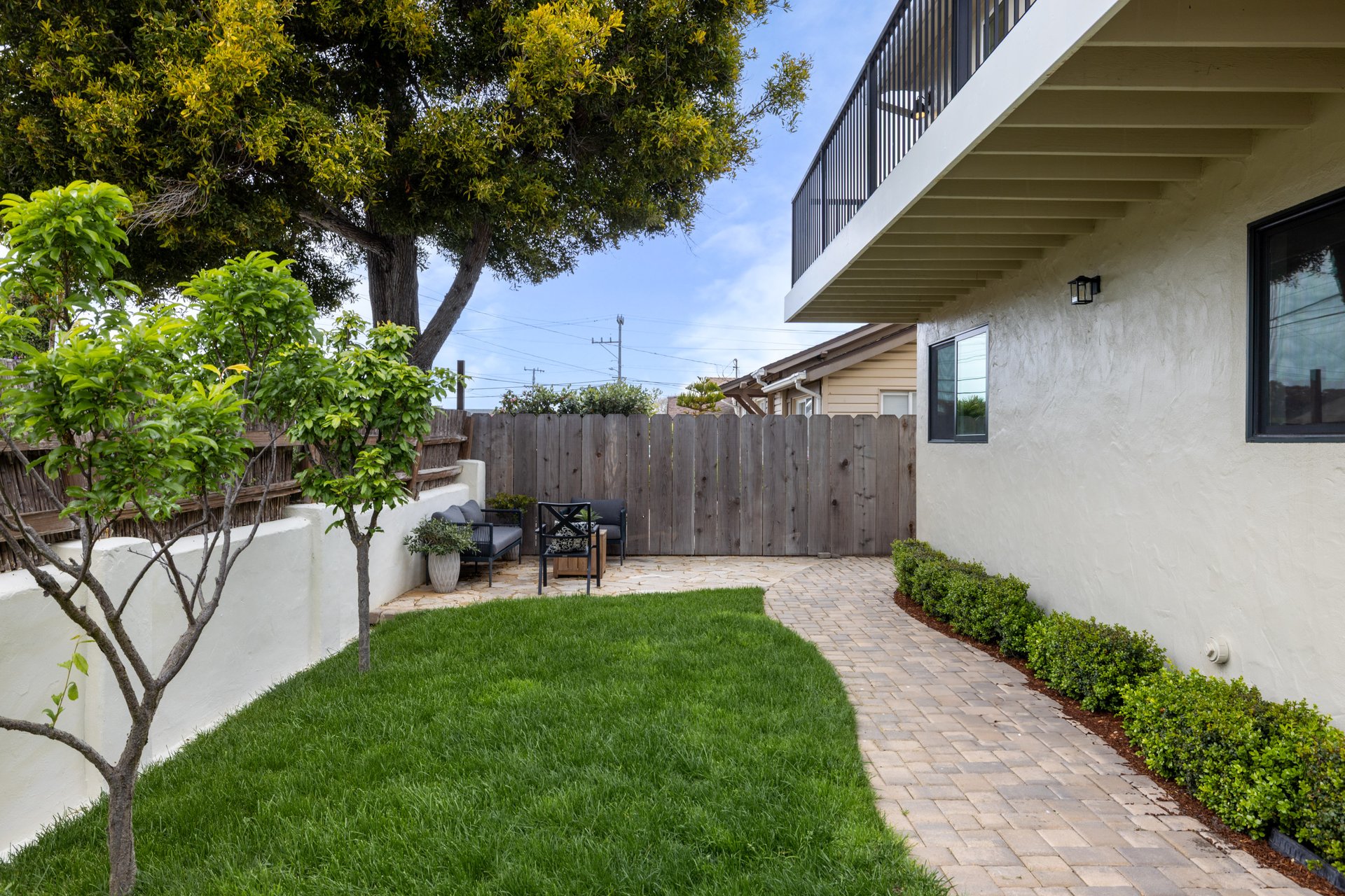 Monterey Sunbelt Living - 303 Del Robles Ave