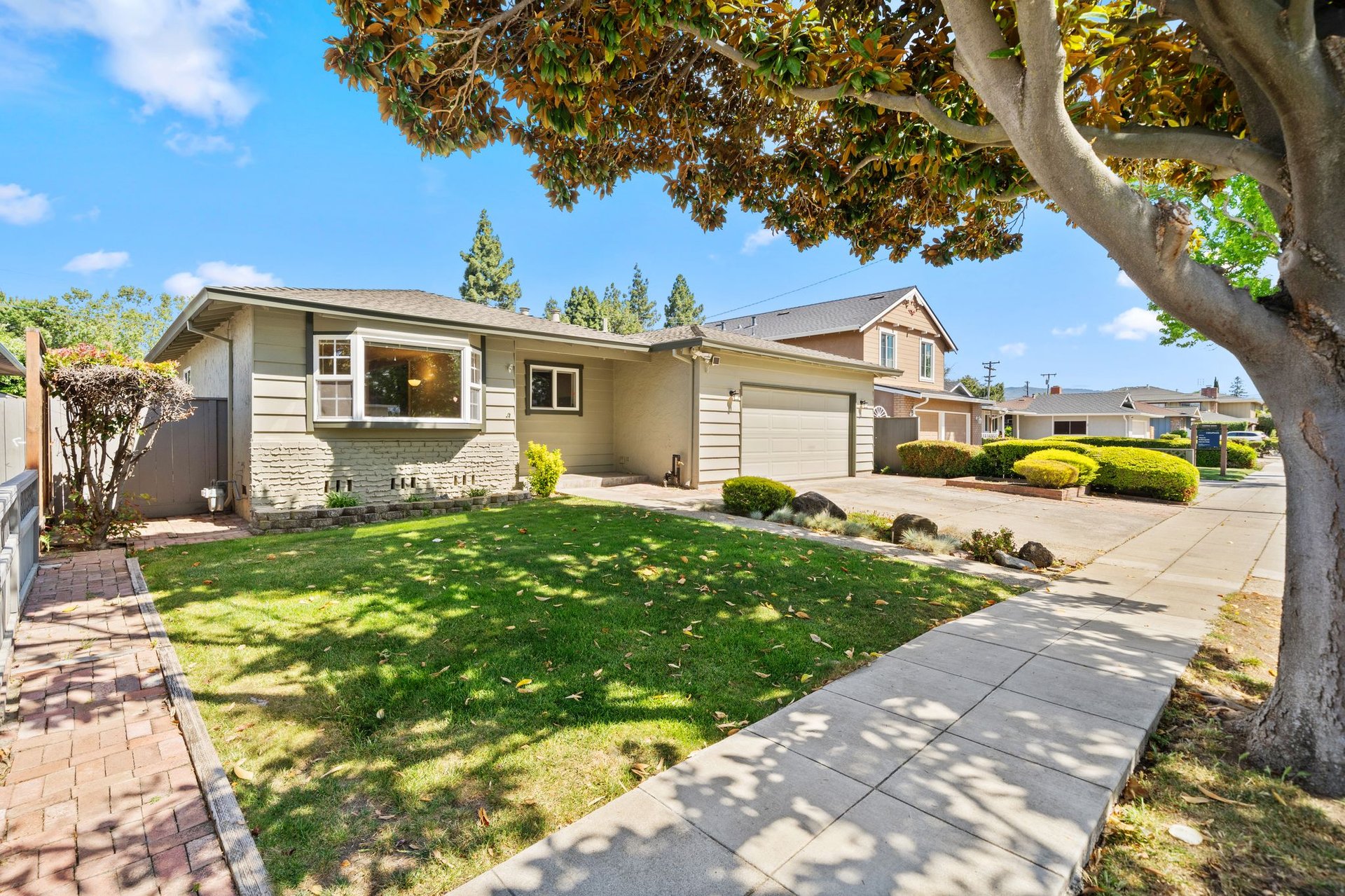 96 Lavonne Dr