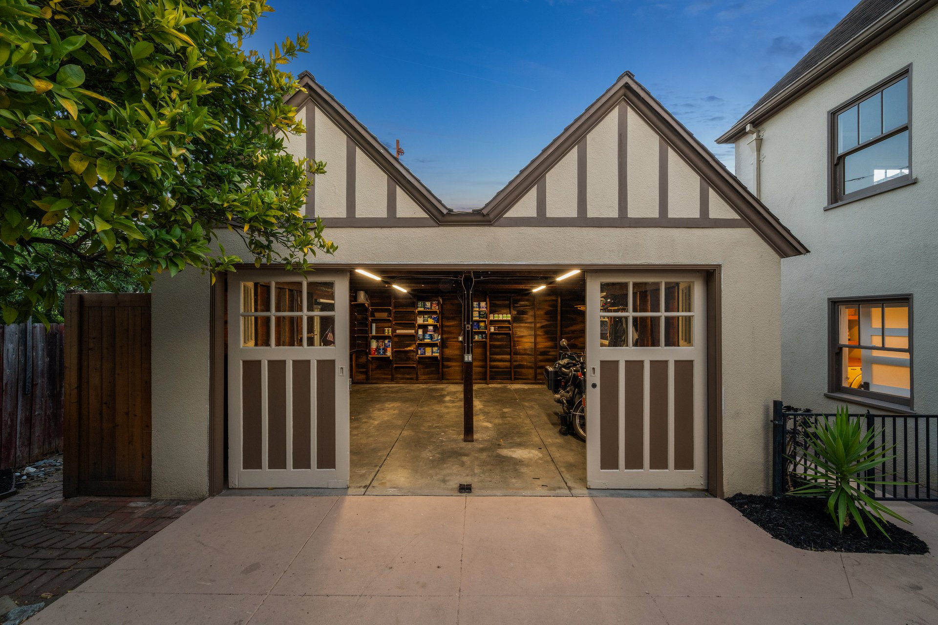 2823 Central Ave