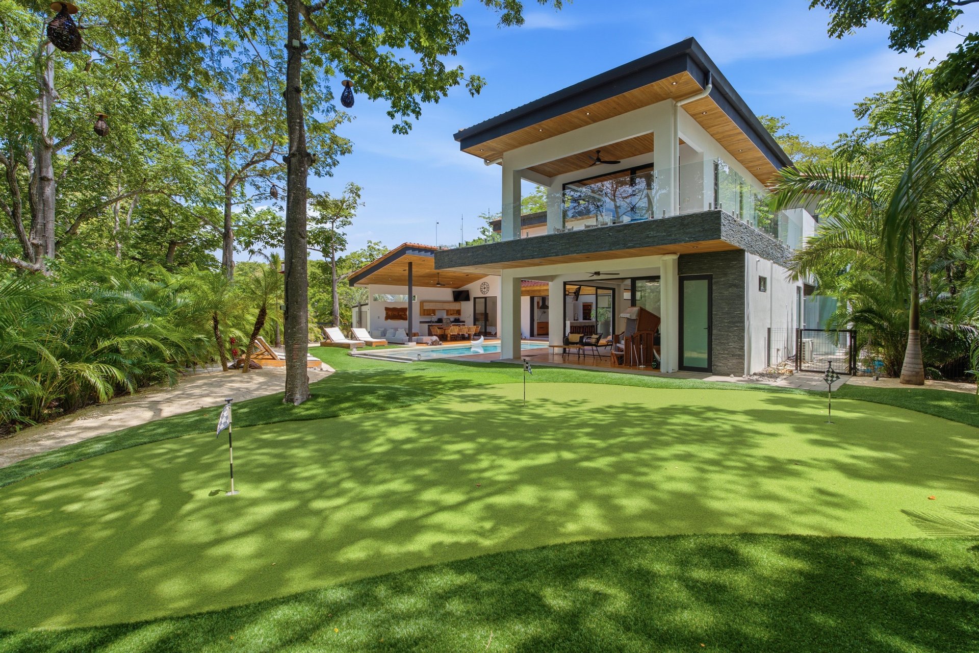 Casa La Ola Perfecta | Luxury 5-Bedroom Home with Pool Near the Beach in Hacienda Pinilla