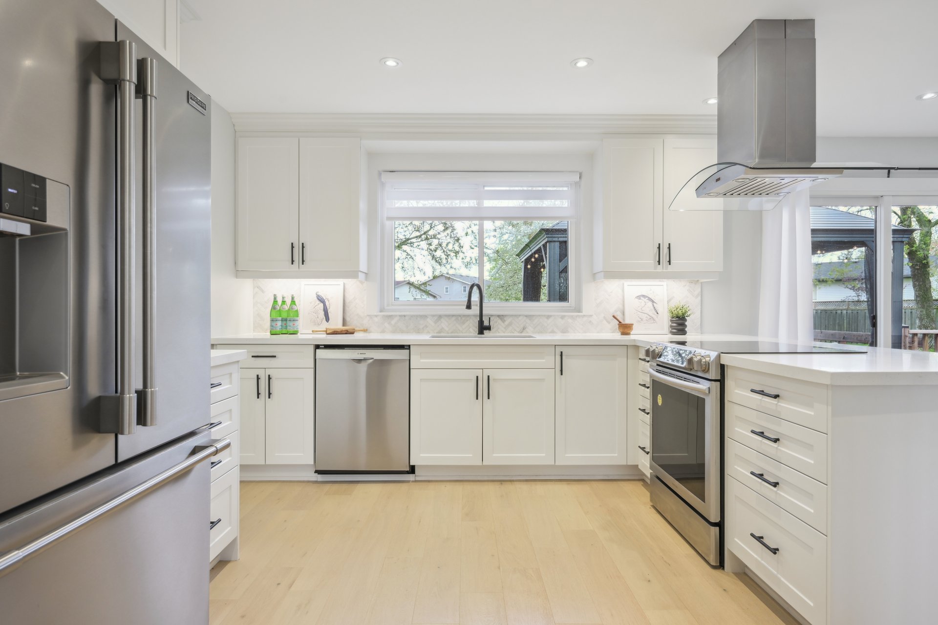Completely Renovated Sidesplit on an Exclusive Cul-De Sac