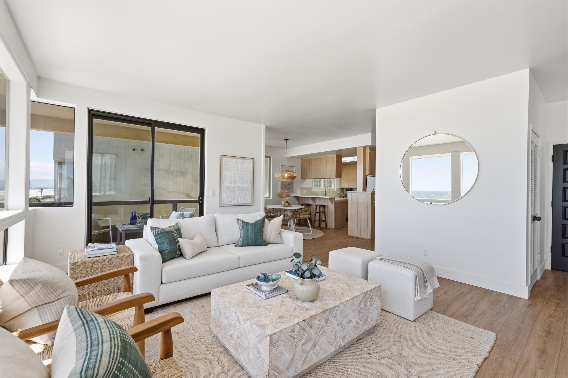 2516 The Strand