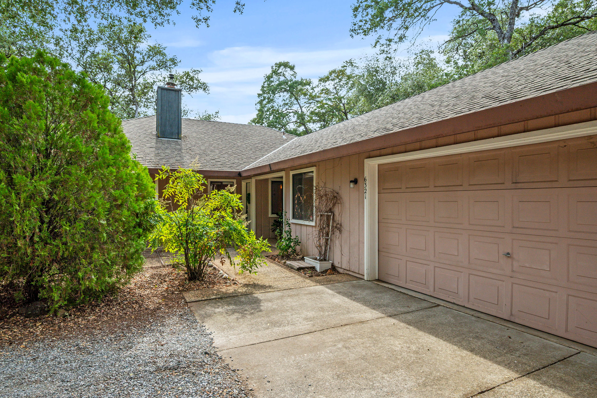 6321 Zamora Dr