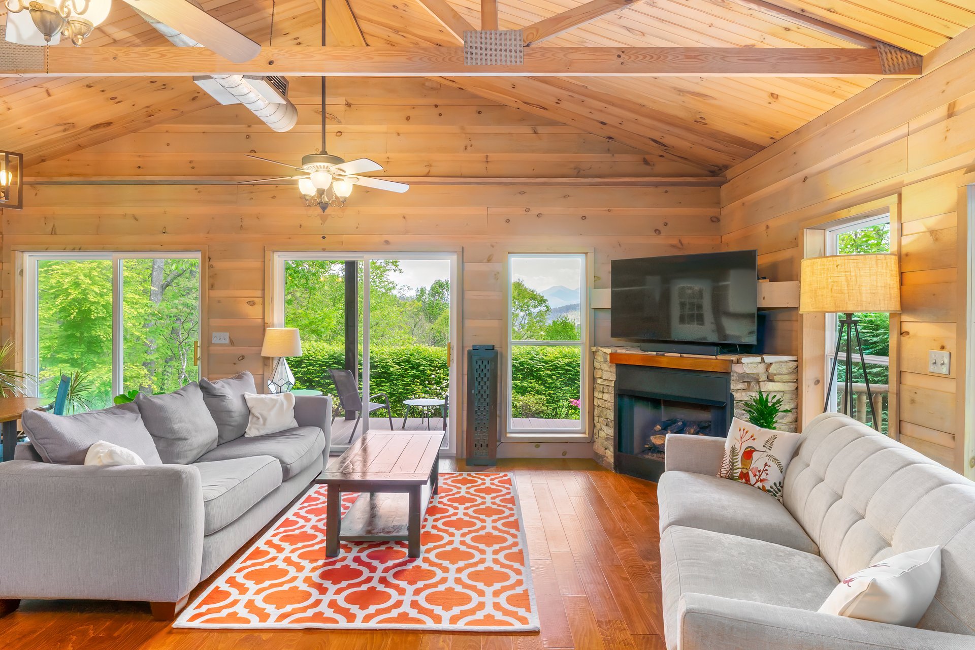 438 PALMETTO DR