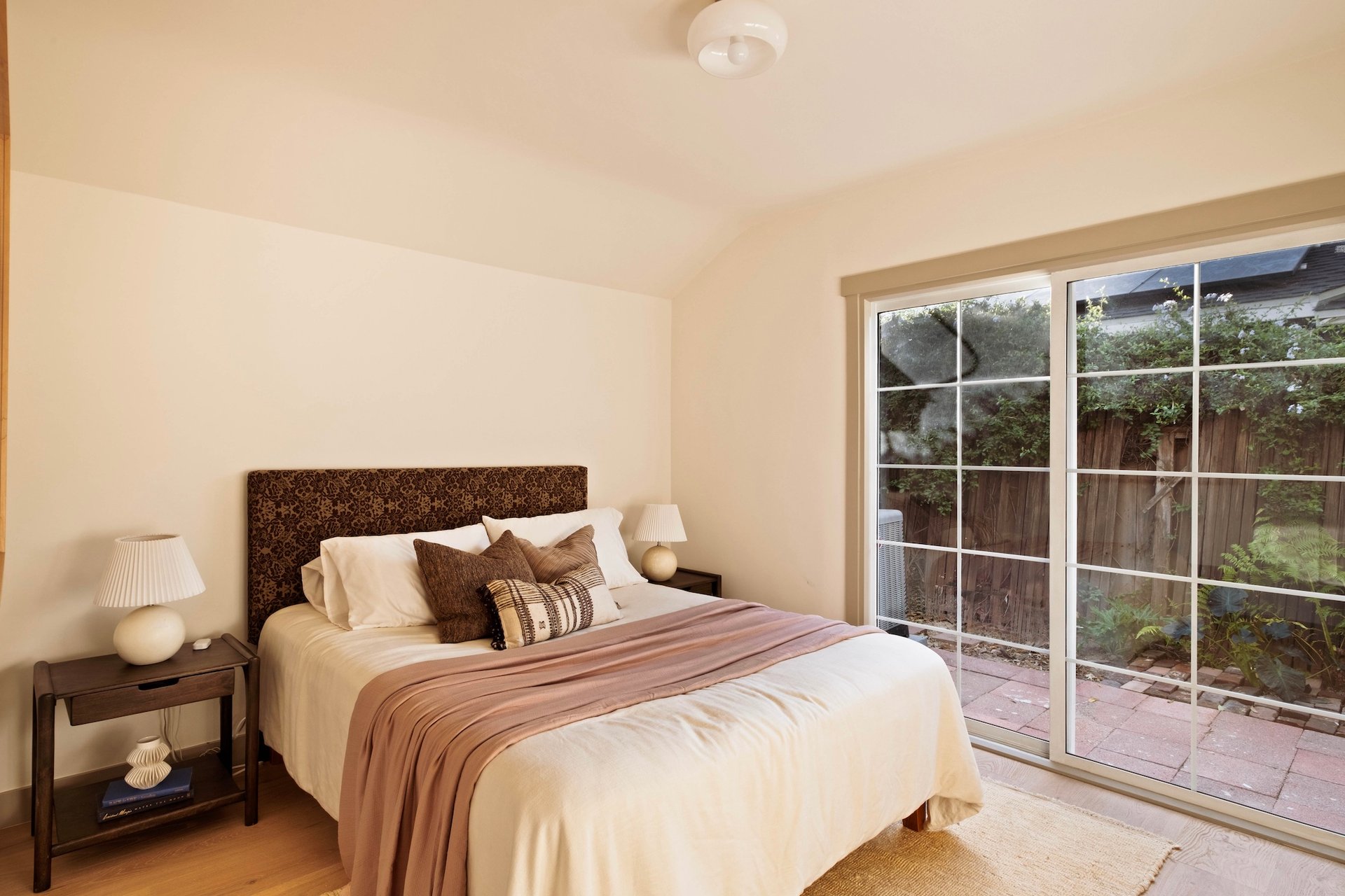 Outback Modern. Lake Balboa
