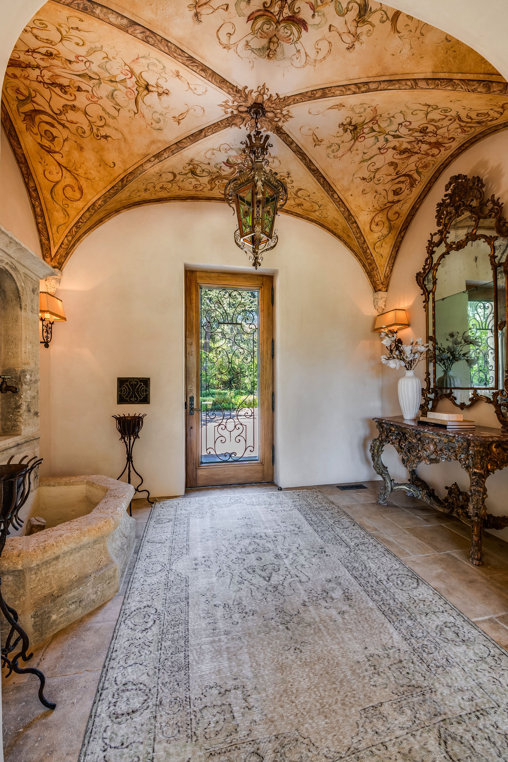 1550 Amalfi DR