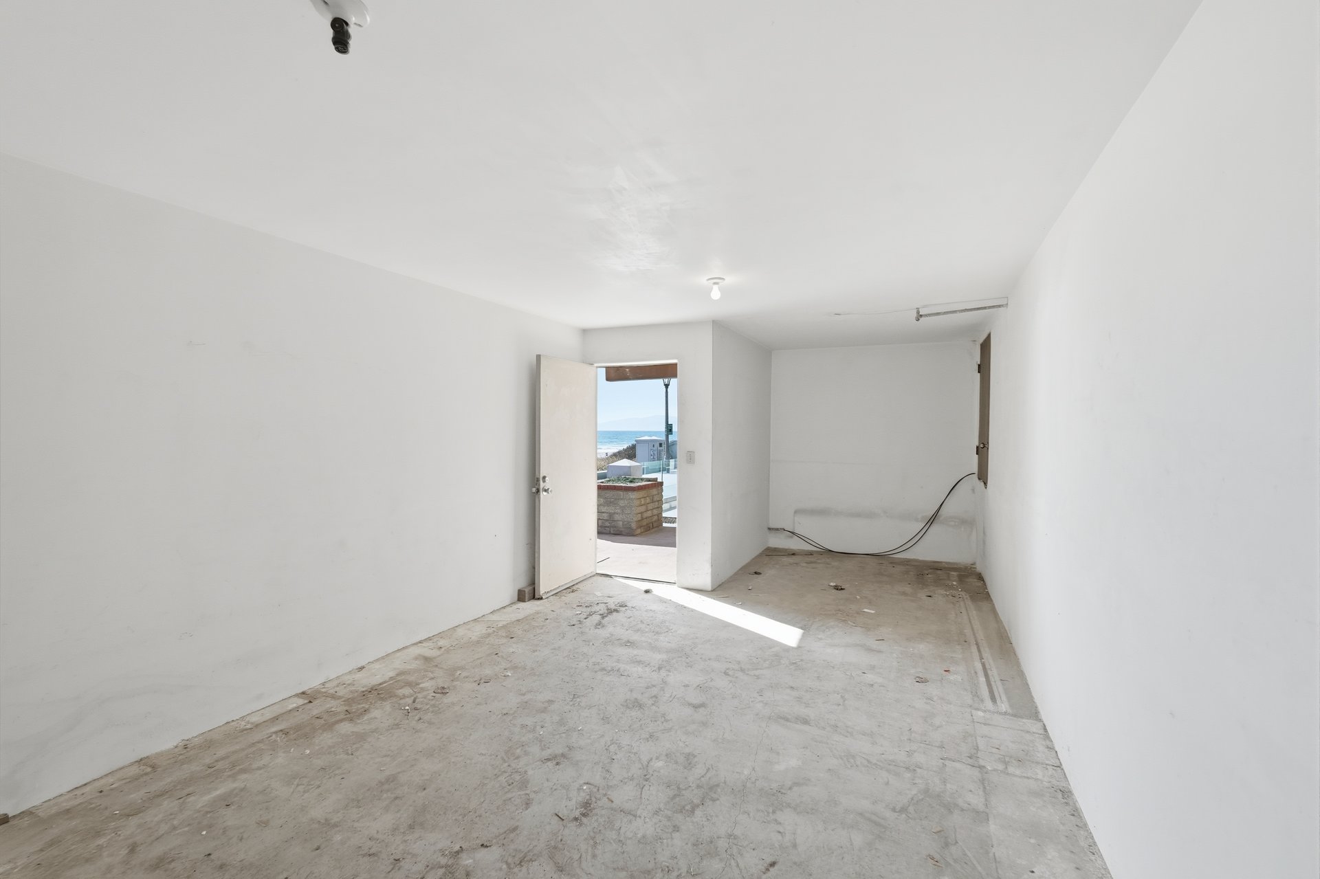 2516 The Strand