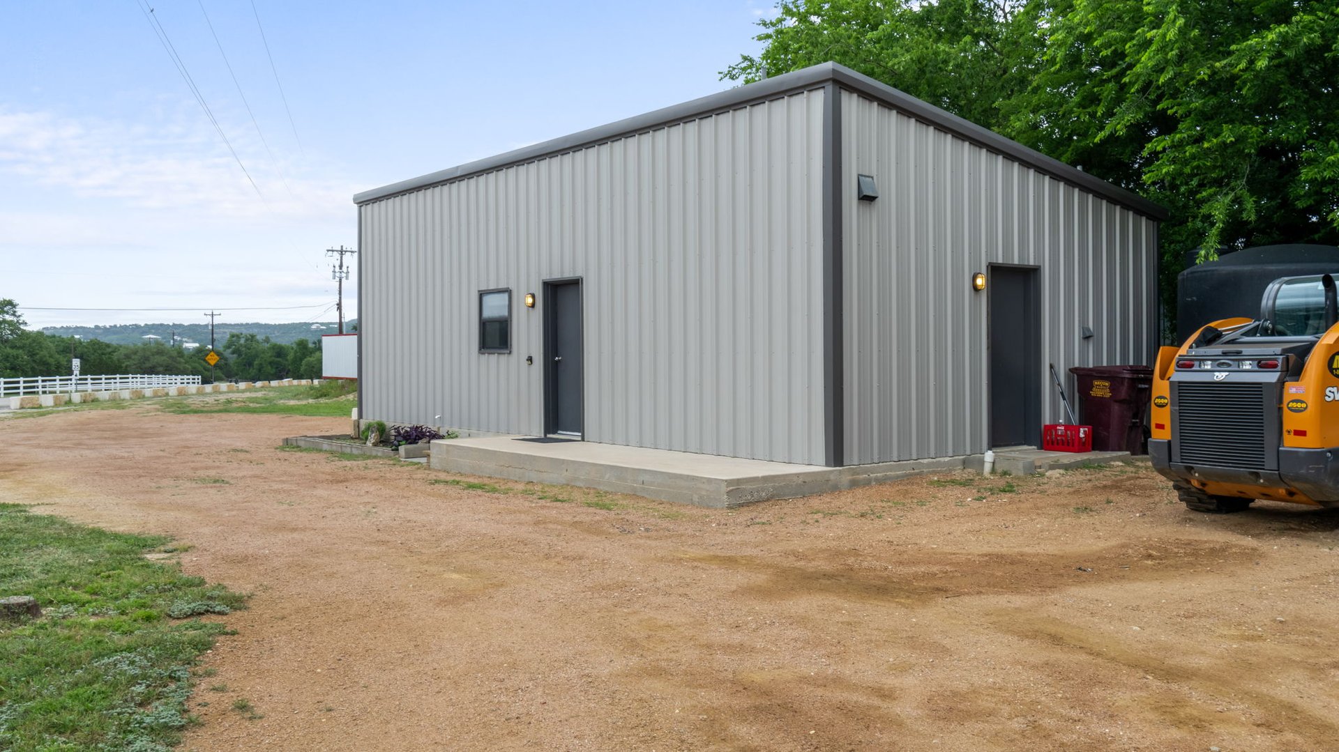 Unique Residential/Commercial Property - 180 Henly LOOP