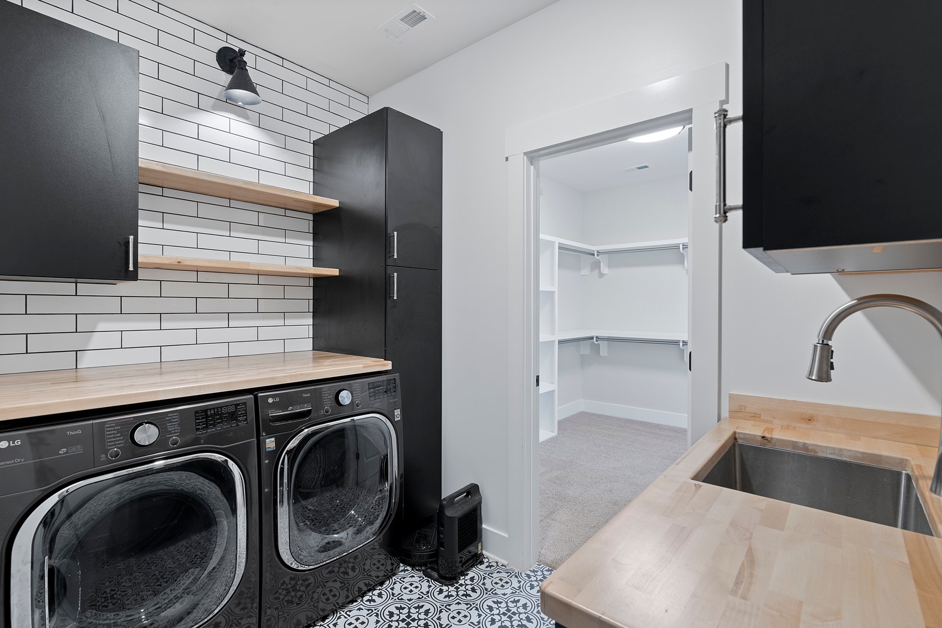 SPACE SPACE SPACE with a Luxury feel! Office AND Bonus Room!Office AND Bonus Room!