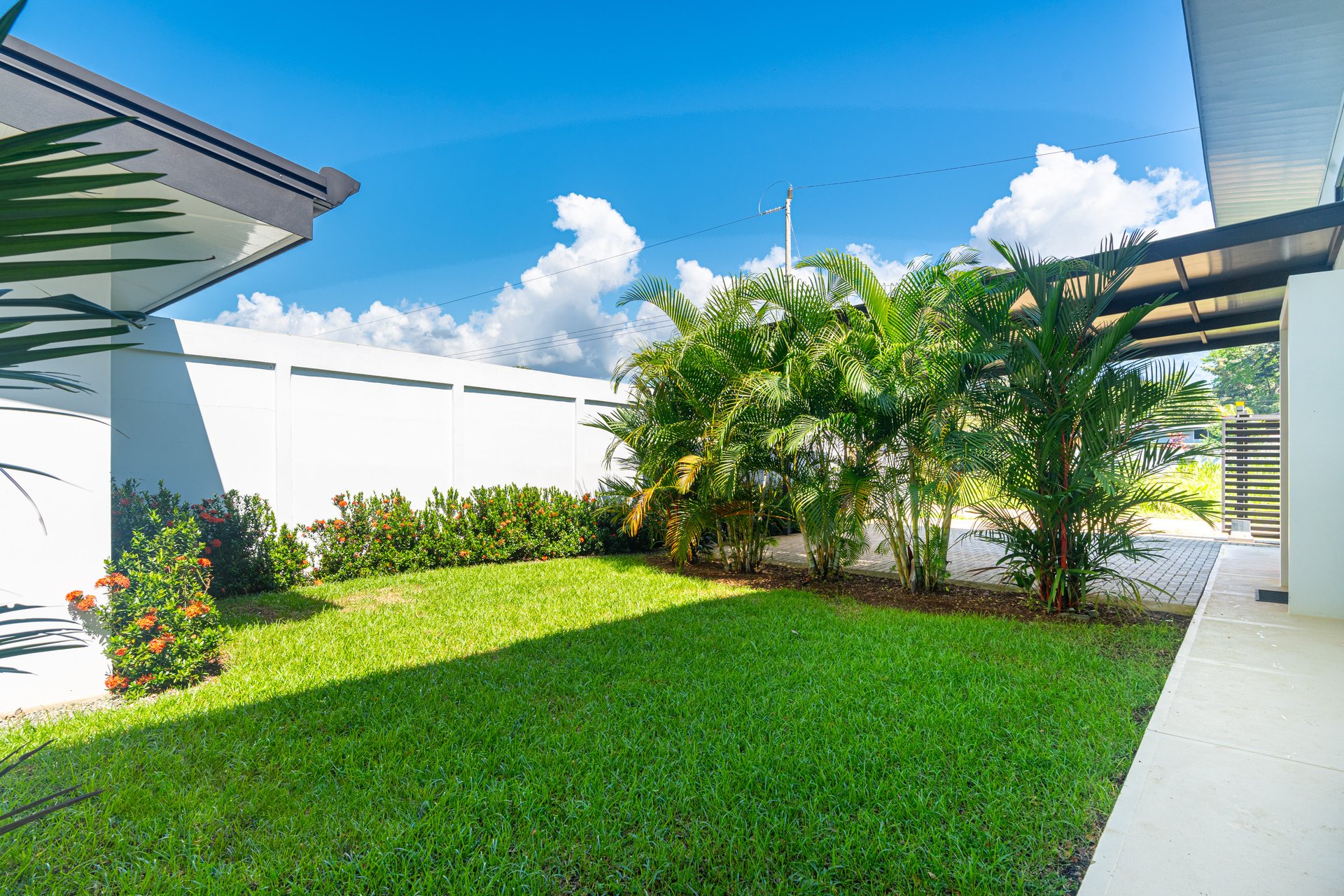 FIRE SALE!!!!! Immaculate New Build with Modern Design & Premium Features