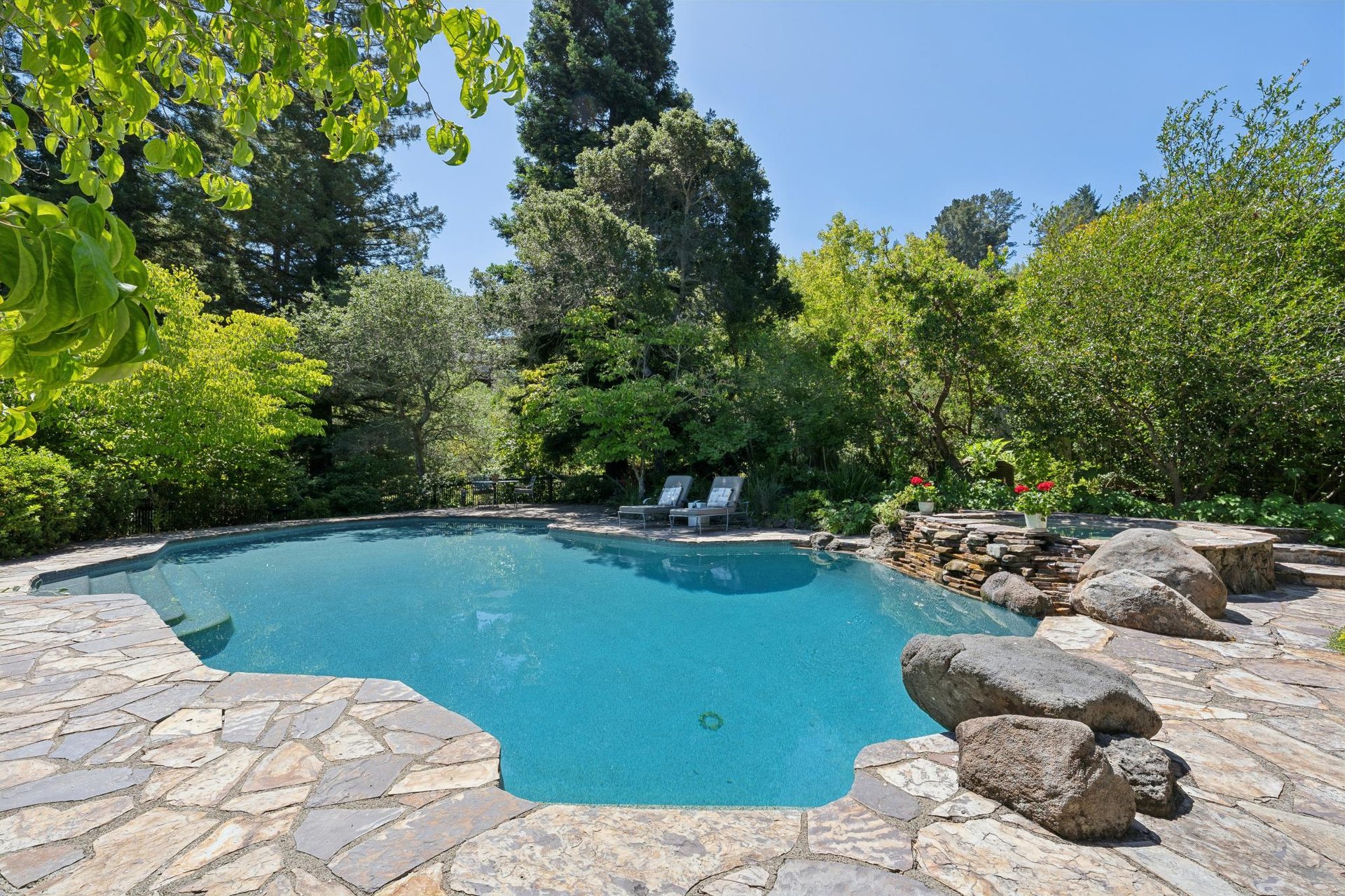 28 Black Log Rd