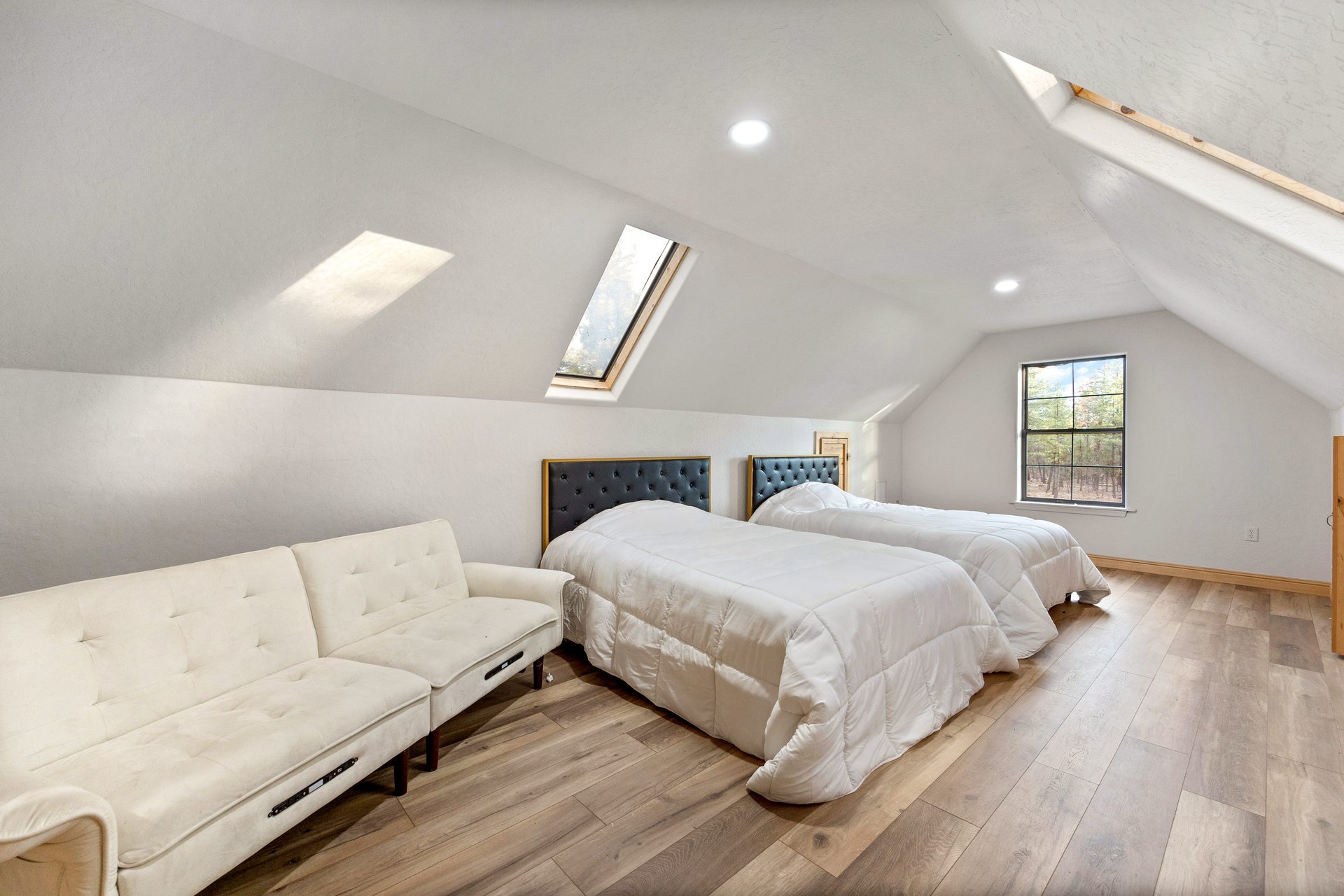 257 LONG Lane